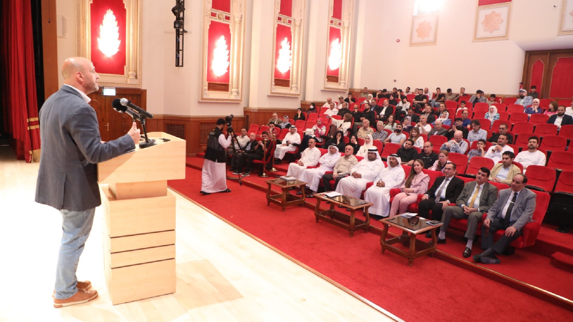 Poetry and passion light up Sharjah’s Poetry House evening 