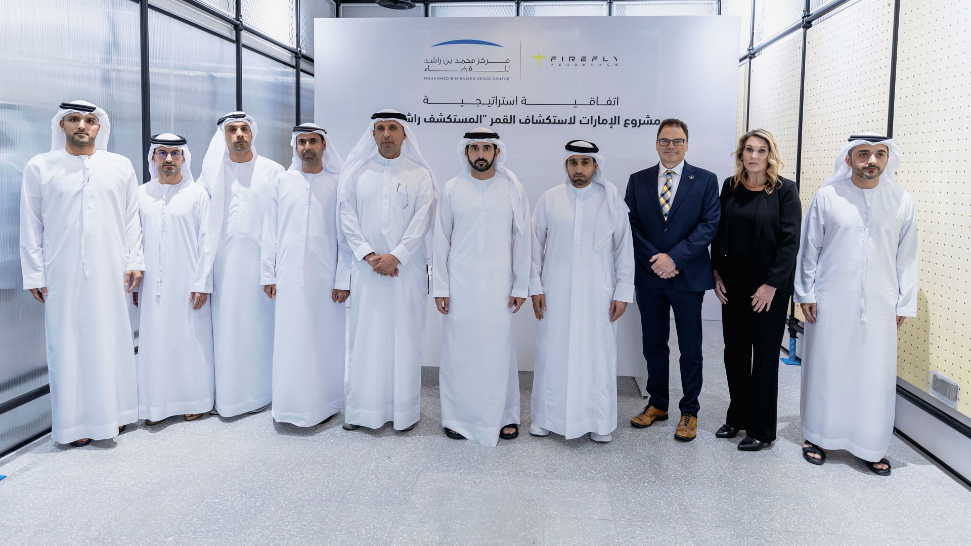 حمدان بن محمد يشهد اتفاقية بين "محمد بن راشد للفضاء" و"فايرفلاي"  