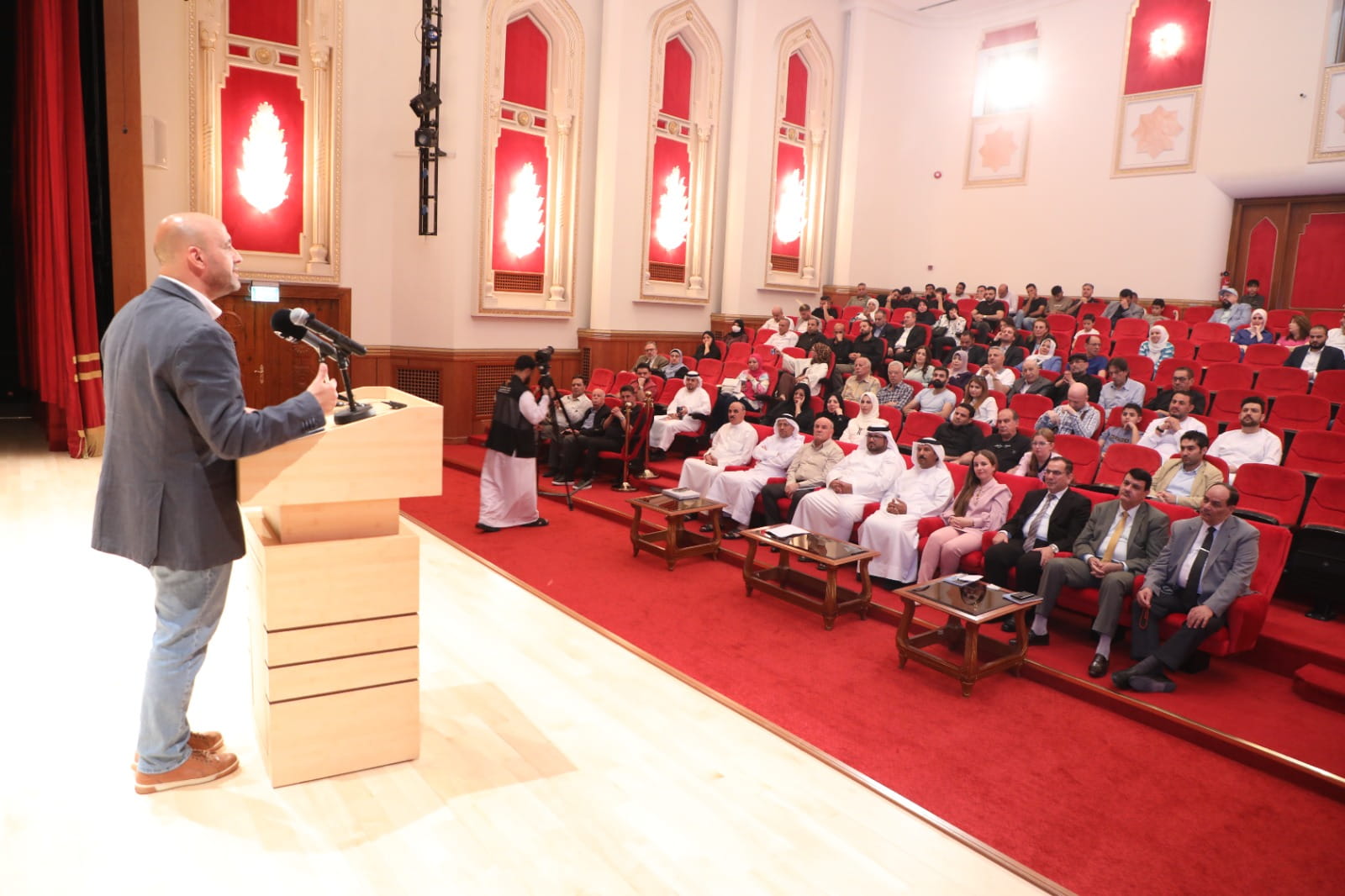 زخارف على مرآة الروح في بيت الشعر بالشارقة 