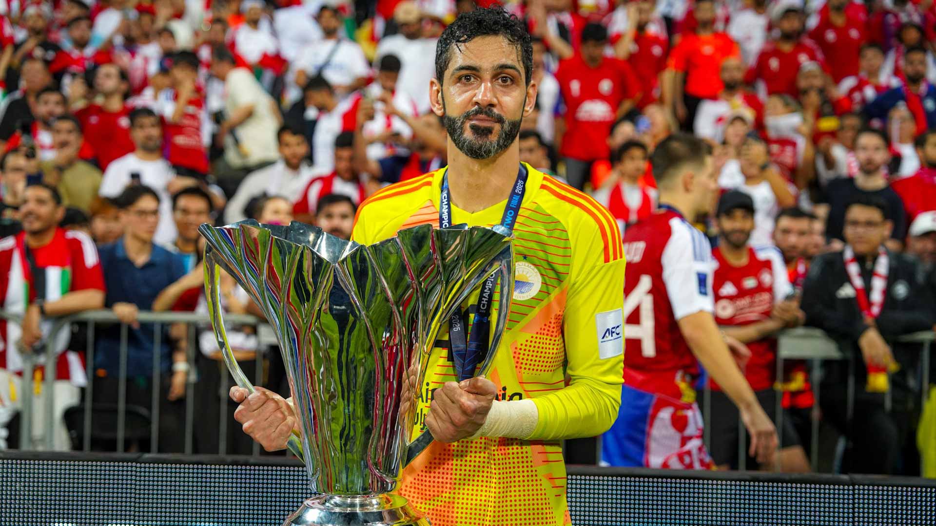 إصابة عادل الحوسني حارس الشارقة بقطع في الرباط الصليبي 