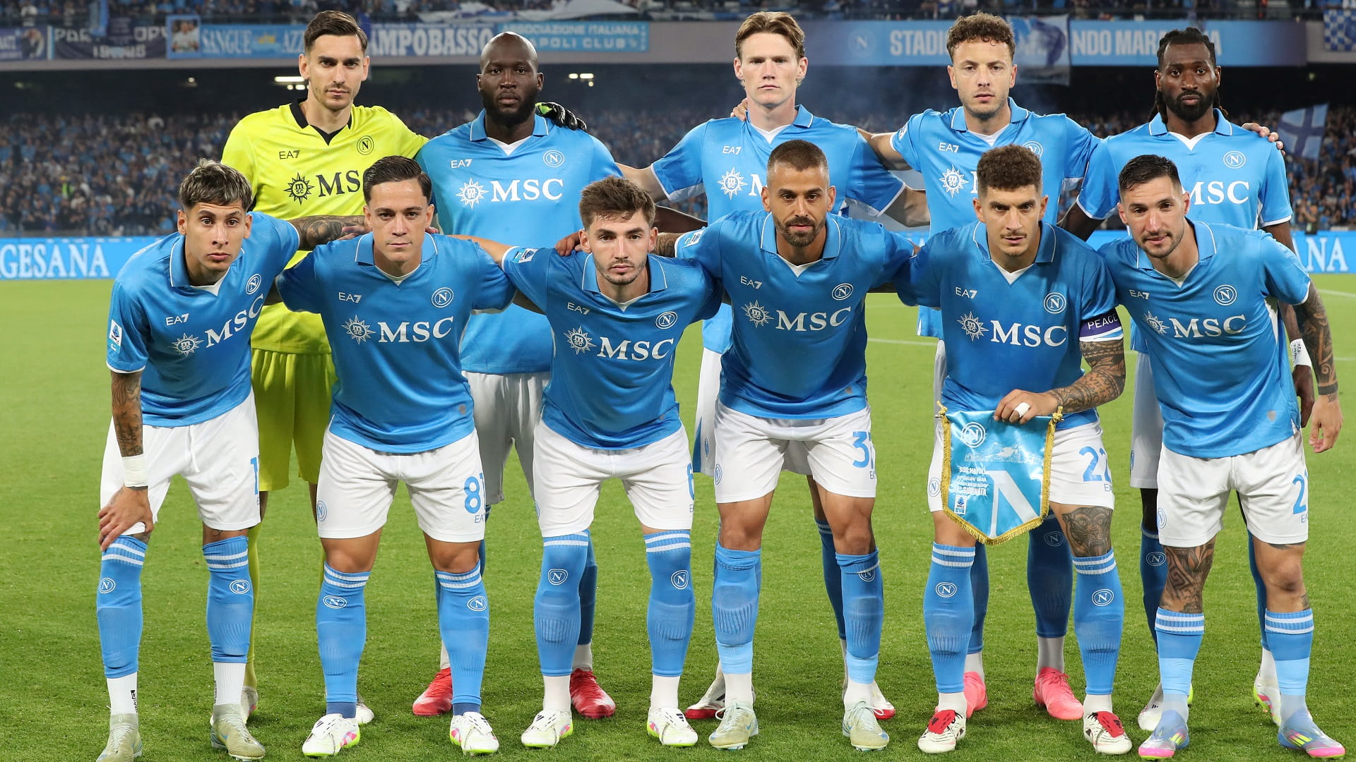 نابولي يتوج بلقب الدوري الإيطالي لكرة القدم 