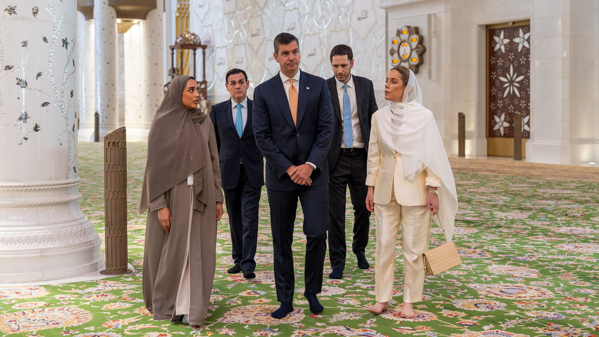 Paraguay President visits Sheikh Zayed Grand Mosque in Abu Dhabi 