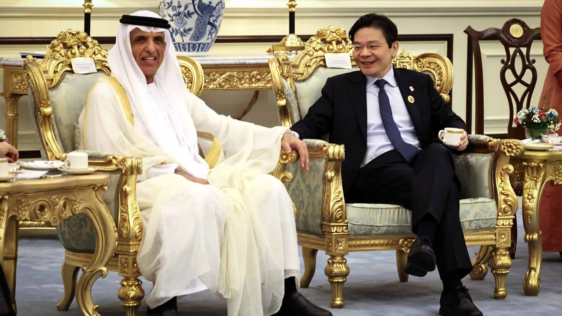 سعود بن صقر يحضر مأدبة غداء أقامها ملك ماليزيا