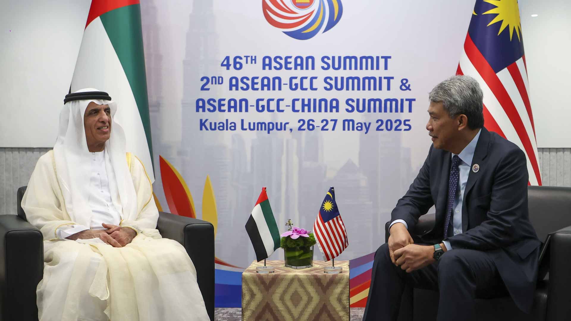 حاكم رأس الخيمة ووزير خارجية ماليزيا يبحثان تعزيز التعاون 