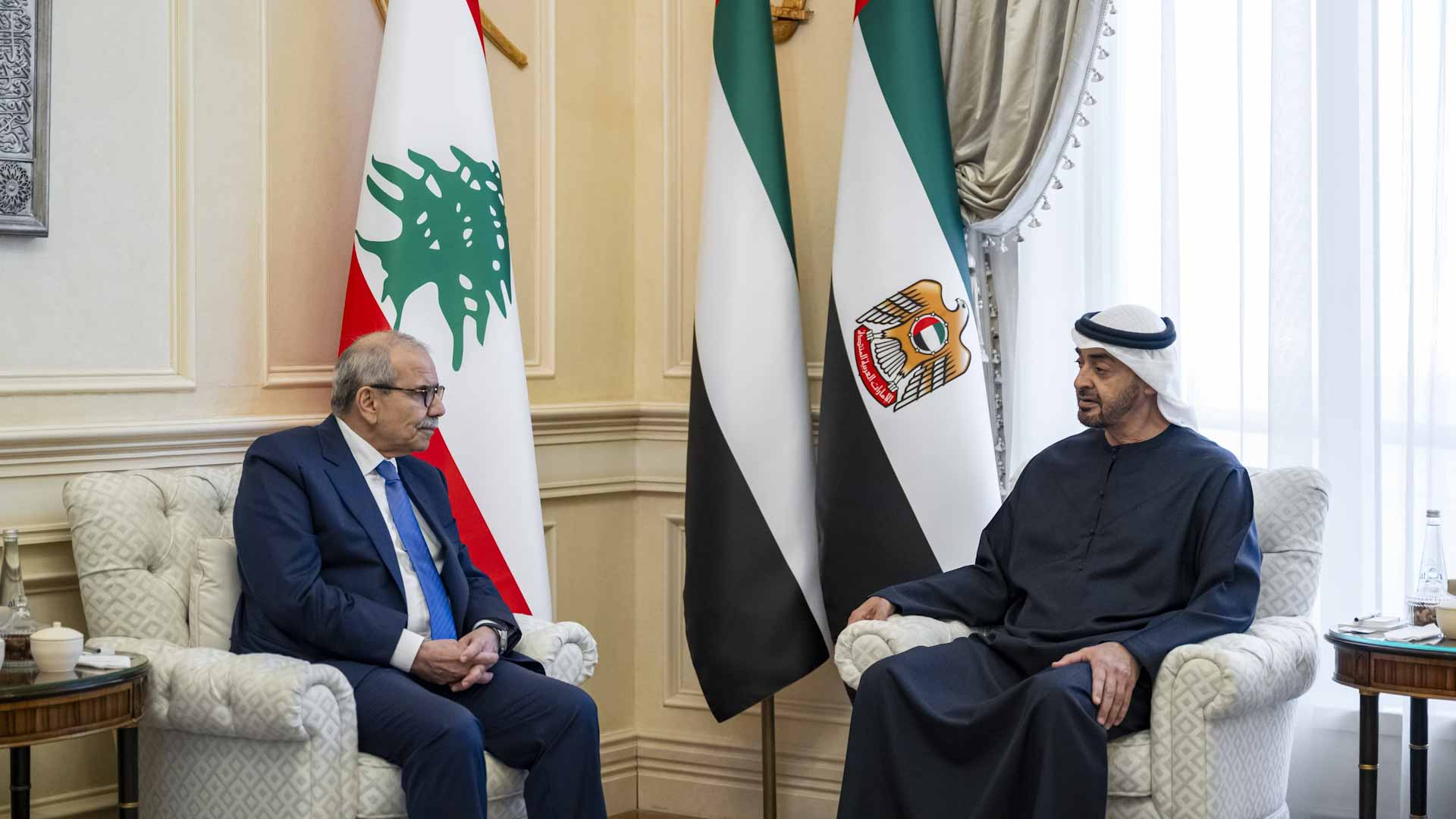 رئيس الدولة ورئيس وزراء لبنان يبحثان علاقات الأخوية بين البلدين