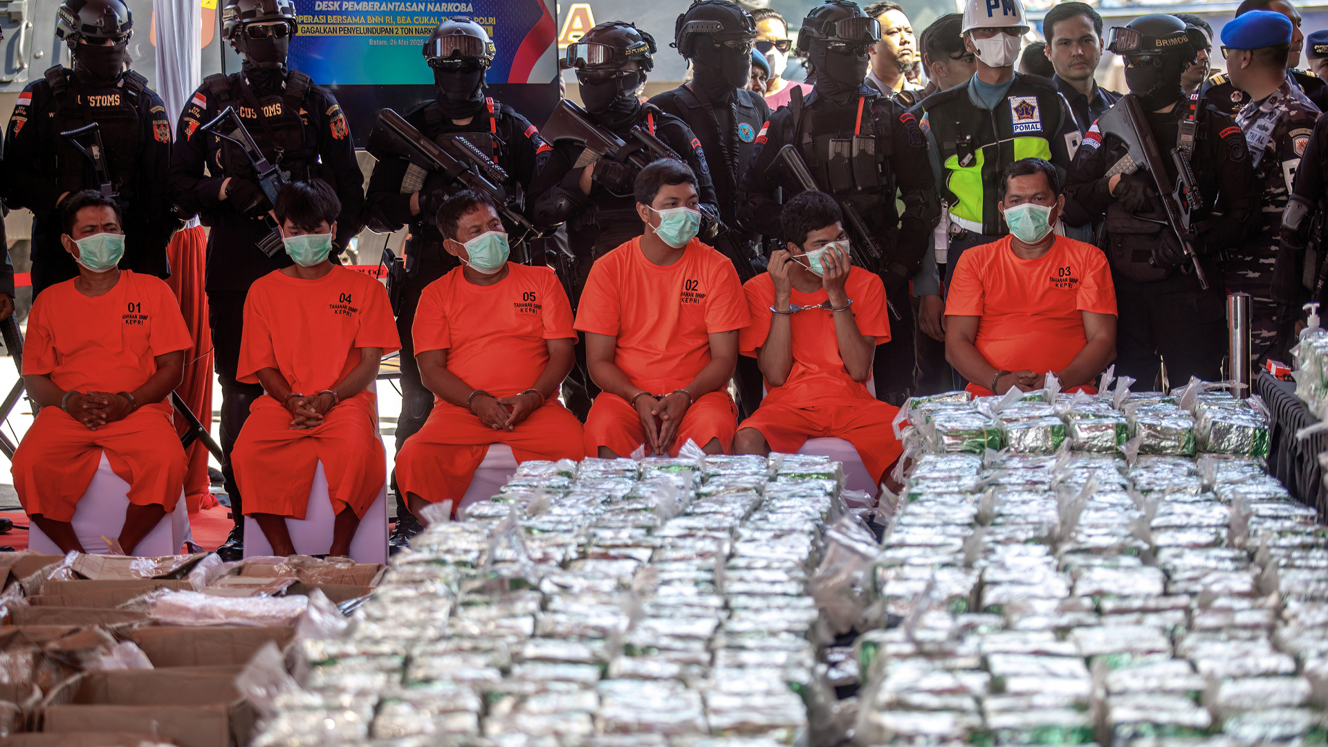 في أكبر عملية من نوعها.. إندونيسيا تصادر طنين من الميثامفيتامين  