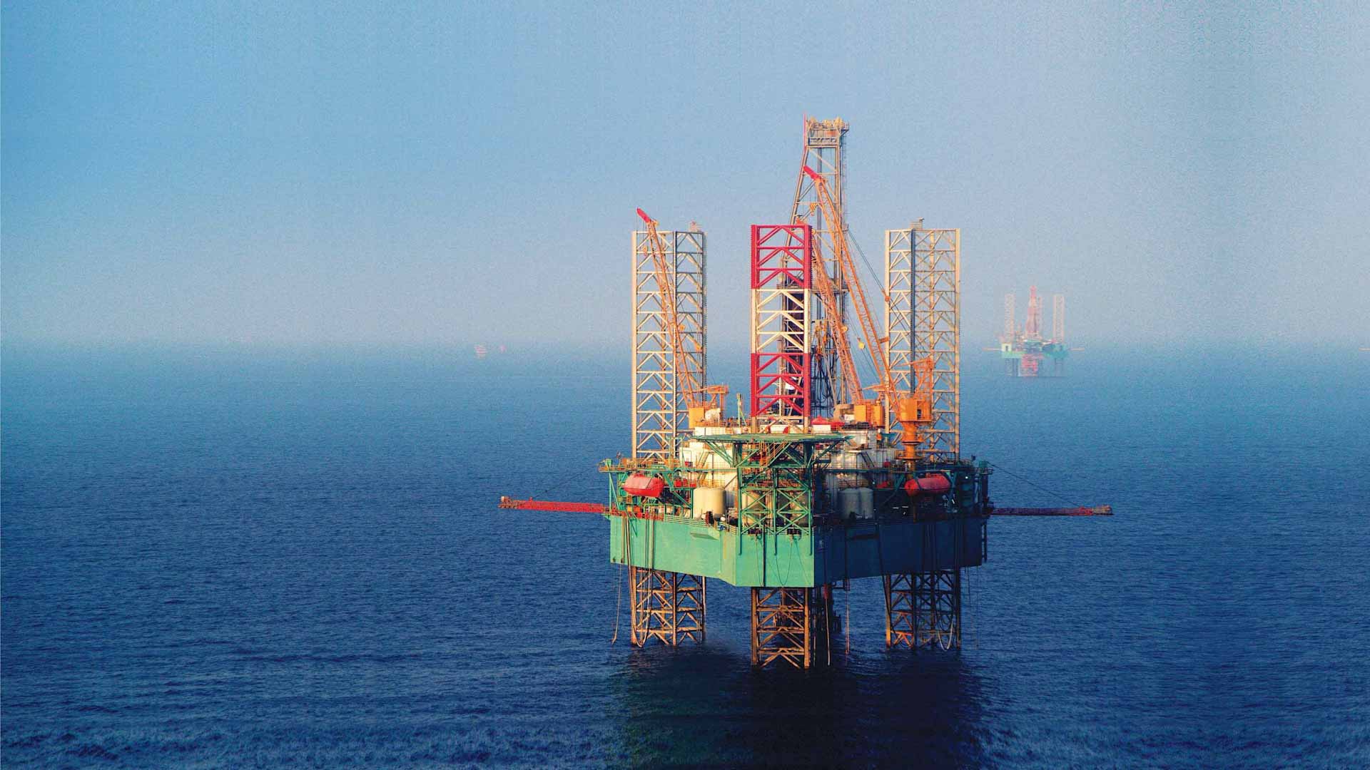 أدنوك للحفر تفوز بعقد بقيمة 4.22 مليار درهم لدعم الحقول البحرية 