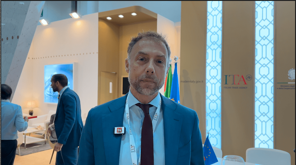 القنصل الإيطالي يشيد بعمق العلاقات بين إيطاليا والشارقة 