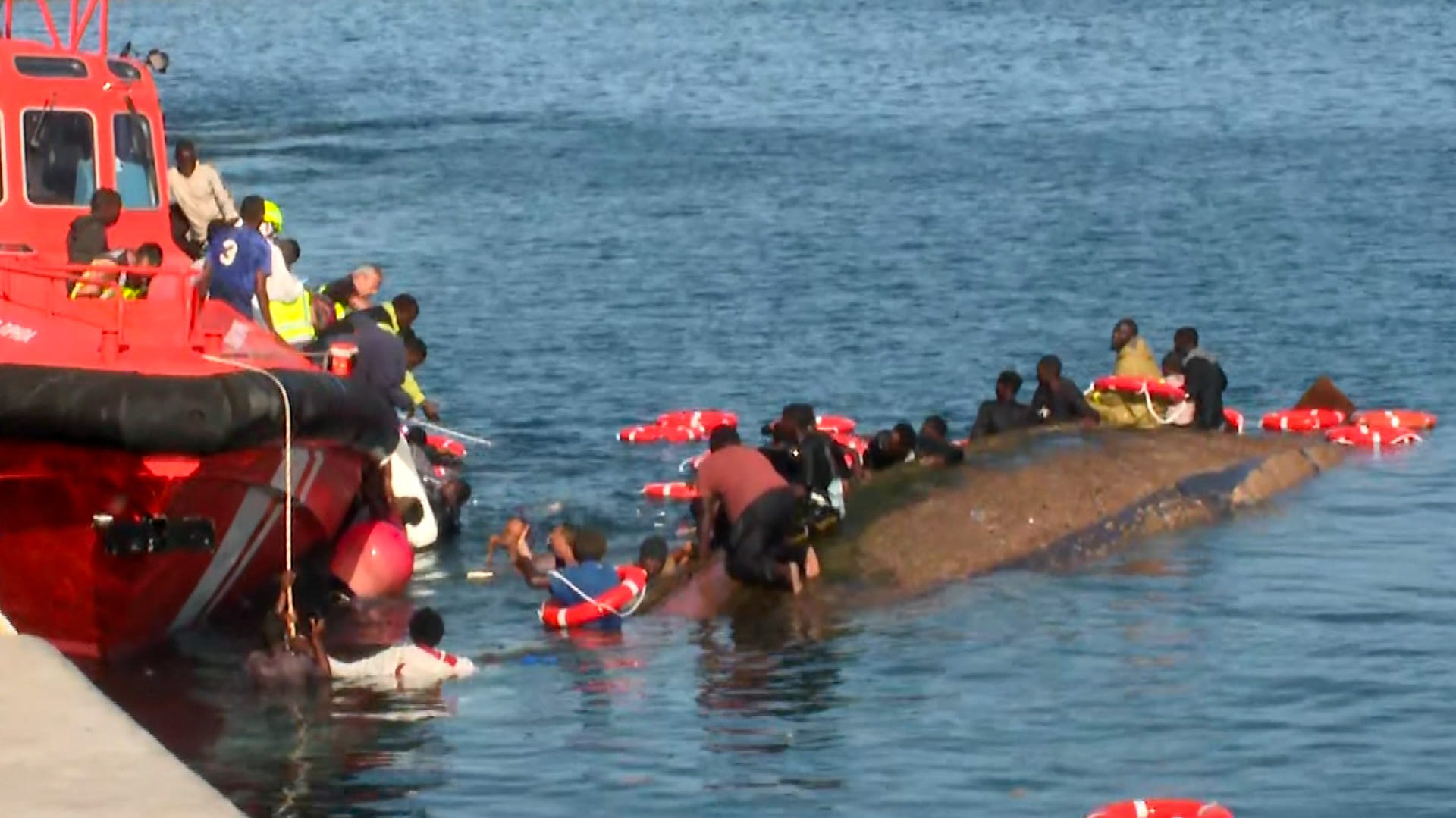 مقتل 7 بانقلاب مركب يقل مهاجرين في جزر الكناري 