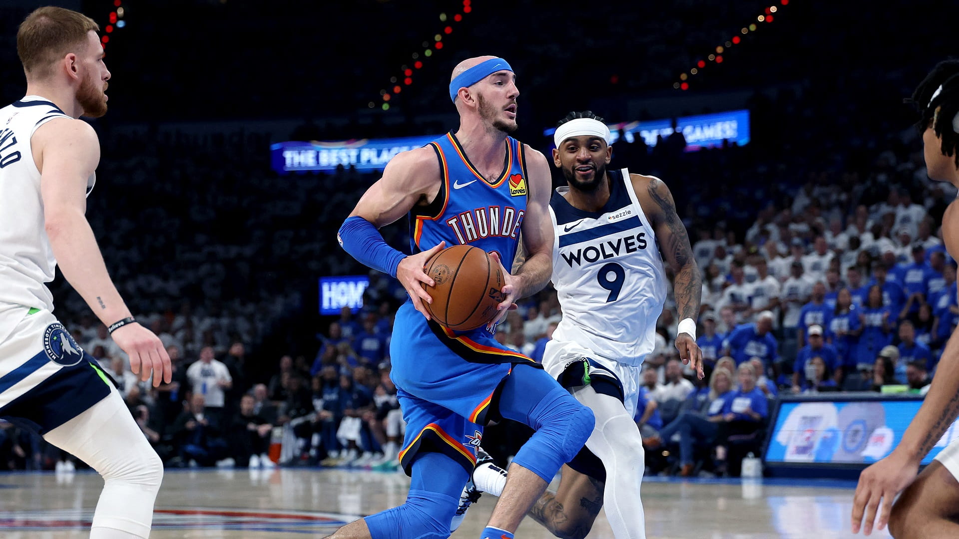 صورة بعنوان: أوكلاهوما سيتي يتأهل لنهائي السلة الأميركية 