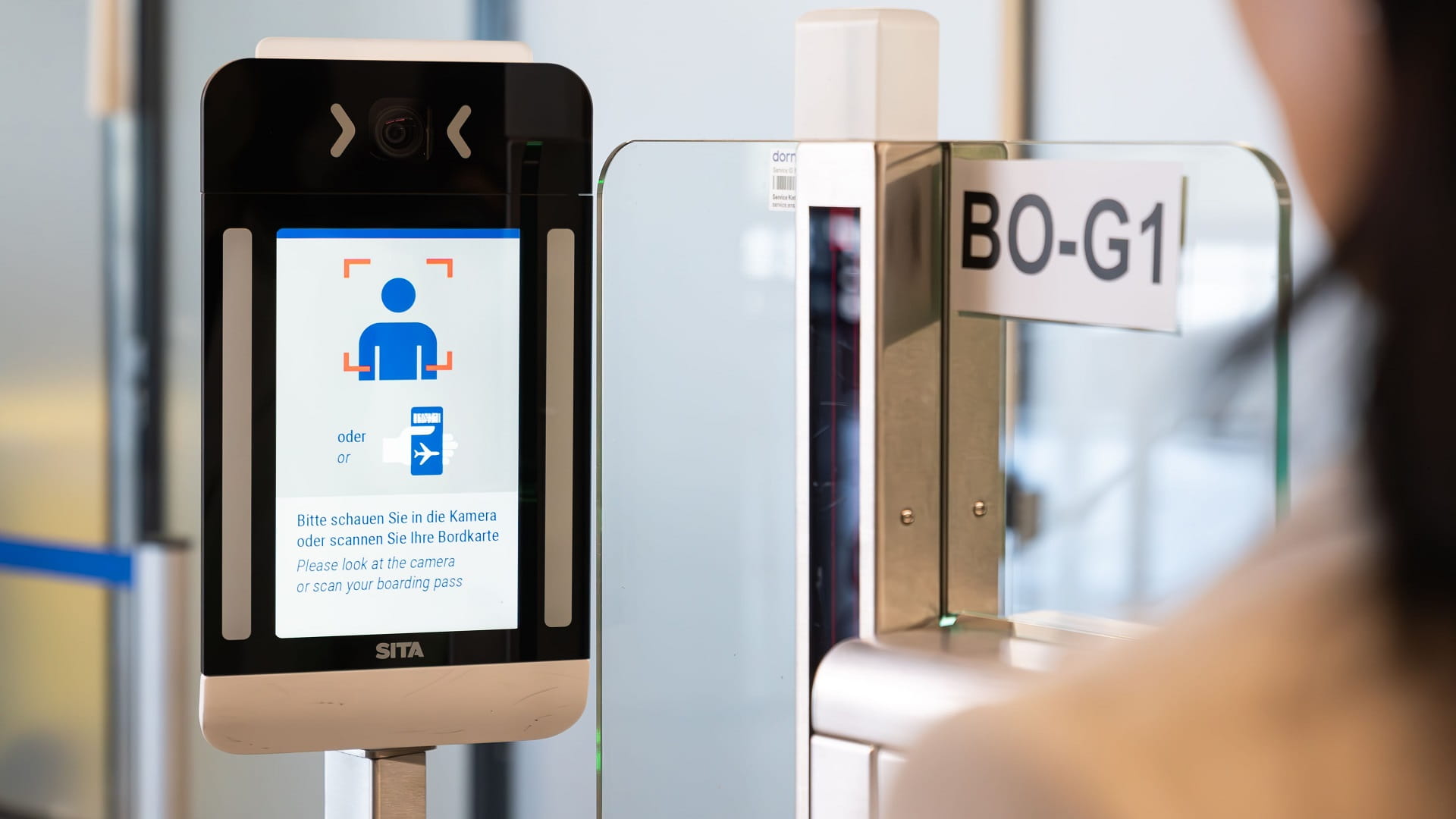 مطارات الإمارات ترسّخ معايير عالمية في الابتكار والكفاءة الرقمية