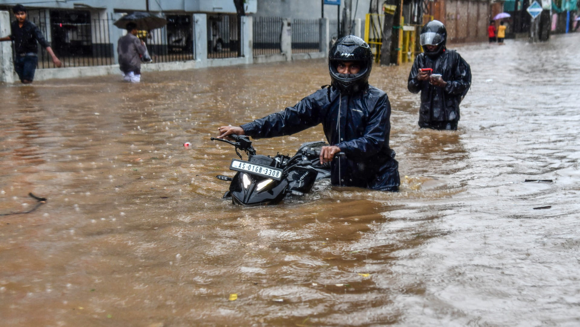 مقتل 30 شخصاً بفيضانات وانهيارات أرضية في الهند
