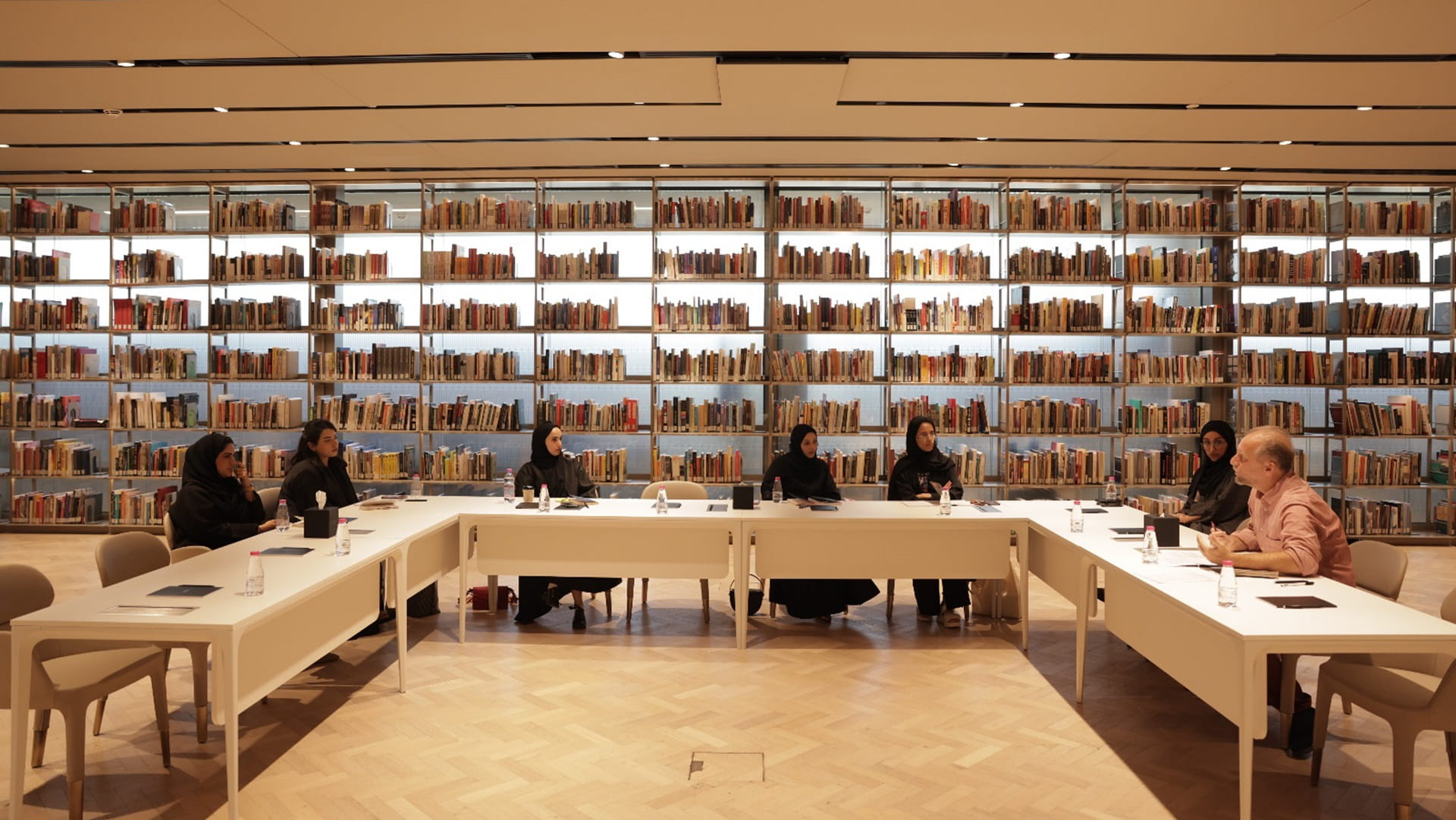 صورة بعنوان: بيت الحكمة يطلق فصل "البيت" من نادي الكتاب لموسم 2025-2026 