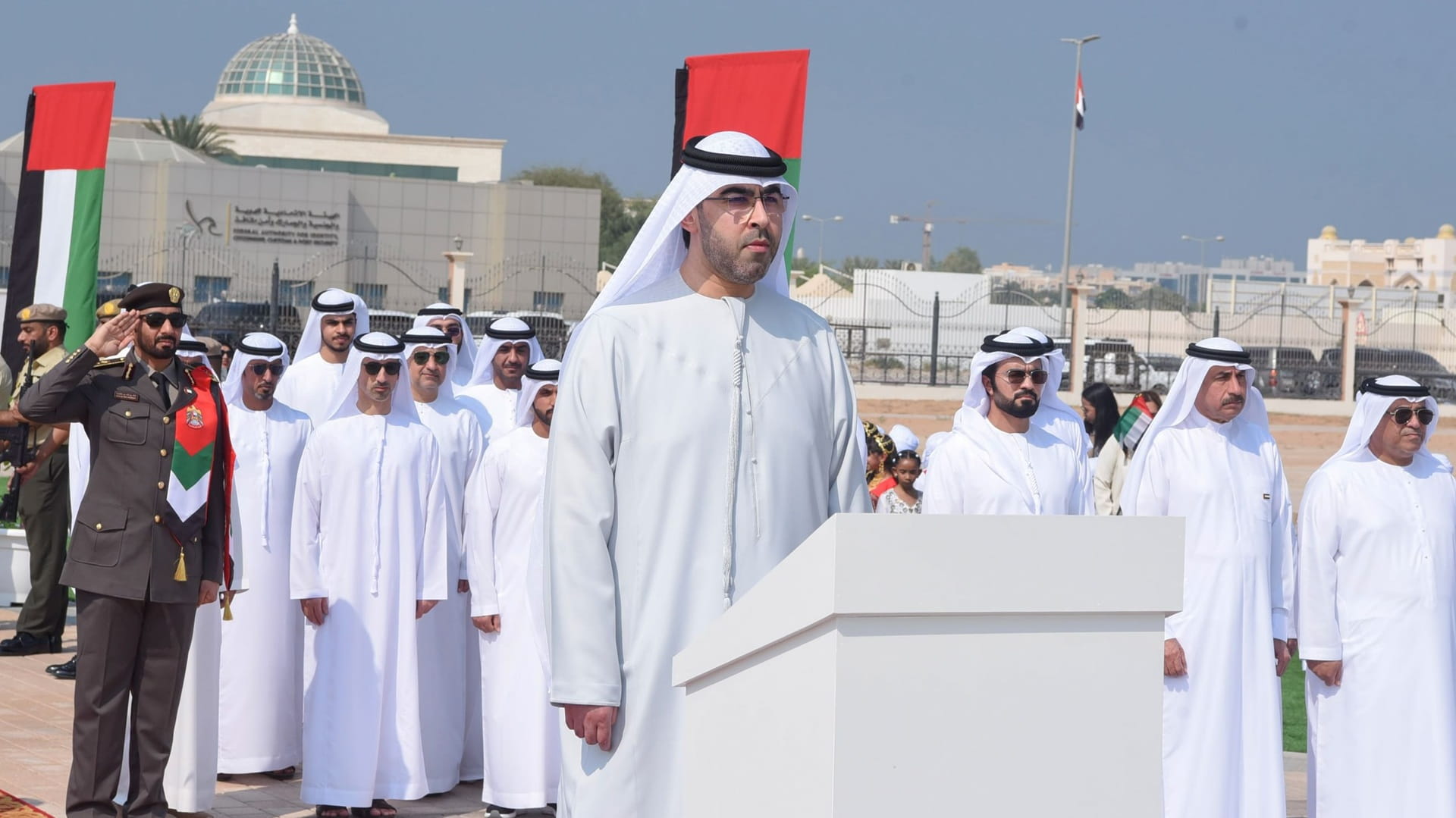  نائب حاكم أم القيوين: يوم العلم تجديد للعهد والولاء واحتفاء بعزة الوطن