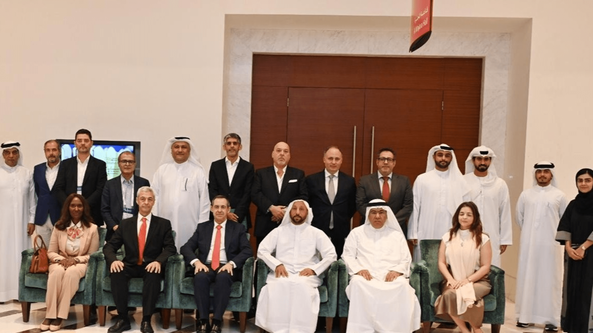 "غرفة الشارقة" تبحث مع نظيرتها العربية البرتغالية التعاون التجاري 