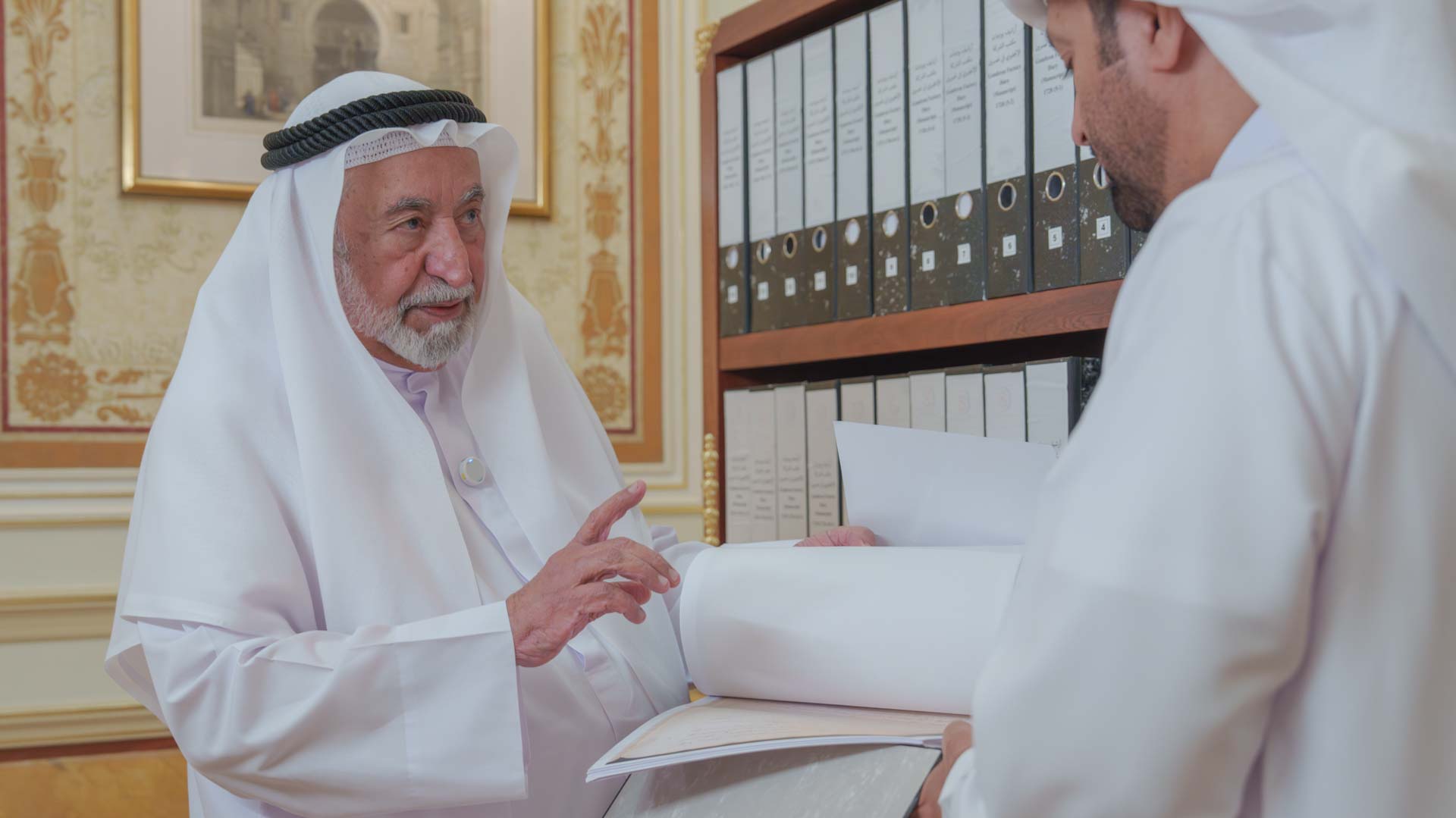 صورة بعنوان: <span class="scChromeData">{"commands":[{"click":"chrome:common:edititem({command:\"webedit:open\"})","header":"Edit the related item","icon":"/temp/iconcache/office/16x16/cubes.png","disabledIcon":"/temp/cubes_disabled16x16.png","isDivider":false,"tooltip":"Edit the related item in the Content Editor.","type":"common"},{"click":"chrome:rendering:personalize({command:\"webedit:personalize\"})","header":"Personalize","icon":"/temp/iconcache/office/16x16/users_family.png","disabledIcon":"/temp/users_family_disabled16x16.png","isDivider":false,"tooltip":"Create or edit personalization for this component.","type":"sticky"},{"click":"chrome:rendering:editvariations({command:\"webedit:editvariations\"})","header":"Edit variations","icon":"/temp/iconcache/office/16x16/windows.png","disabledIcon":"/temp/windows_disabled16x16.png","isDivider":false,"tooltip":"Edit the variations.","type":"sticky"}],"contextItemUri":"sitecore://master/{48F31CAE-84A8-4624-A1B4-1F519579CE91}?lang=ar&ver=1","custom":{},"displayName":"Title","expandedDisplayName":"This is require field and Maximum 90 character is allow"}</span><span sc_parameters="prevent-line-break=true" class="scWebEditInput scEnabledChrome" id="fld_48F31CAE84A84624A1B41F519579CE91_E873DAB3C3324E8EB106973D9F53F5B7_ar_1_f630a7dd972a400f88f6a3049dea2fab_958_edit" contenteditable="true" scdefaulttext="[No text in field]" scfieldtype="single-line text" sc-part-of="field">حاكم الشارقة: "مجمع التواريخ" يخدم الباحثين ويجمع كل وثائق المنطقة</span>_6E346B27EC7A408785367F96BB739047