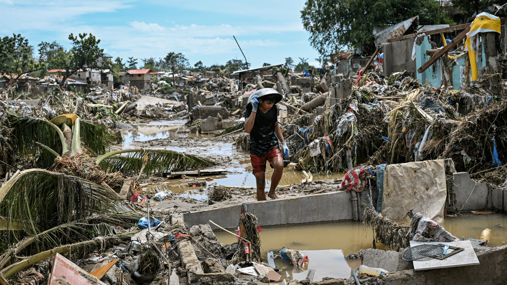 114 وفاة بإعصار كالمايغي ورئيس الفلبين يعلن حالة كارثة وطنية