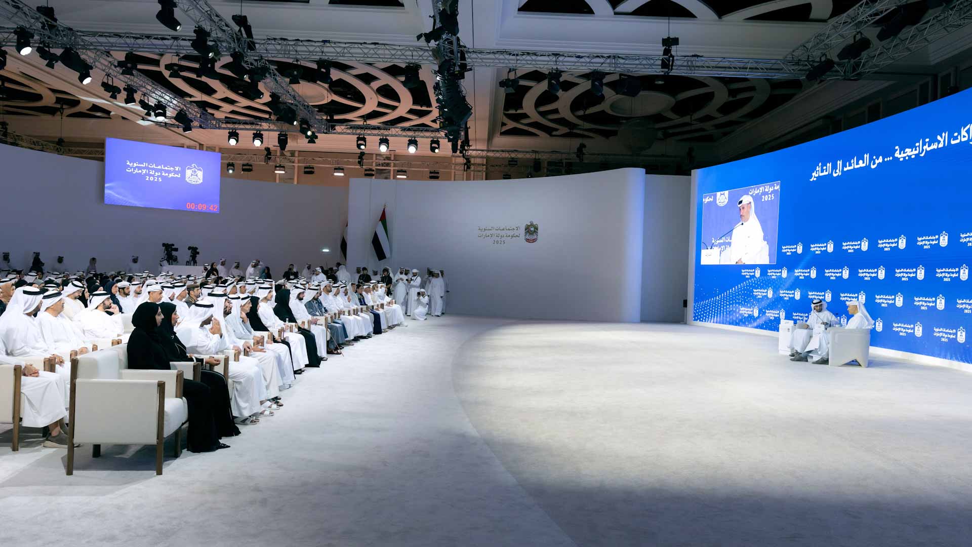 خلدون المبارك: استثمارات الإمارات تحقق التوازن الاقتصادي 