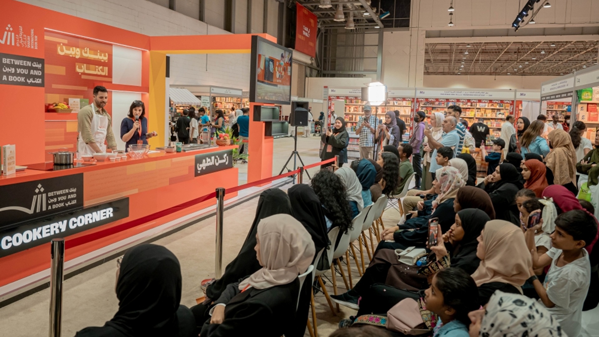 أشهر طهاة هارودز يقدم المتعة والفن لجمهور معرض الشارقة للكتاب 