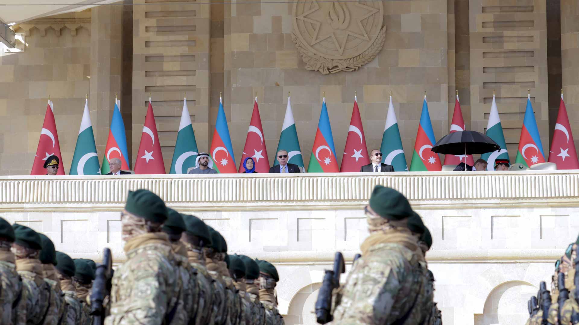 حمدان بن محمد يحضر احتفالات أذربيجان بـ"يوم النصر"