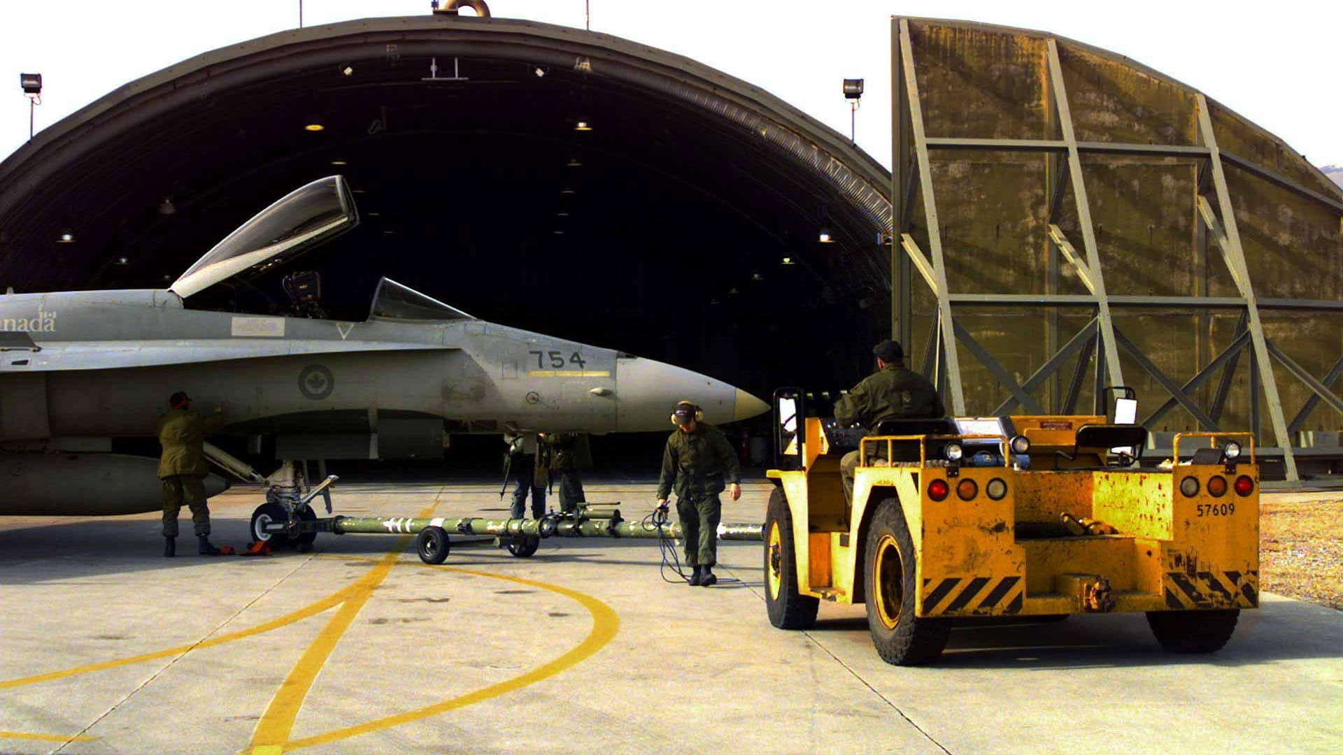 روما تطلب صرف أجور موظفيها بقواعد عسكرية أميركية بإيطاليا