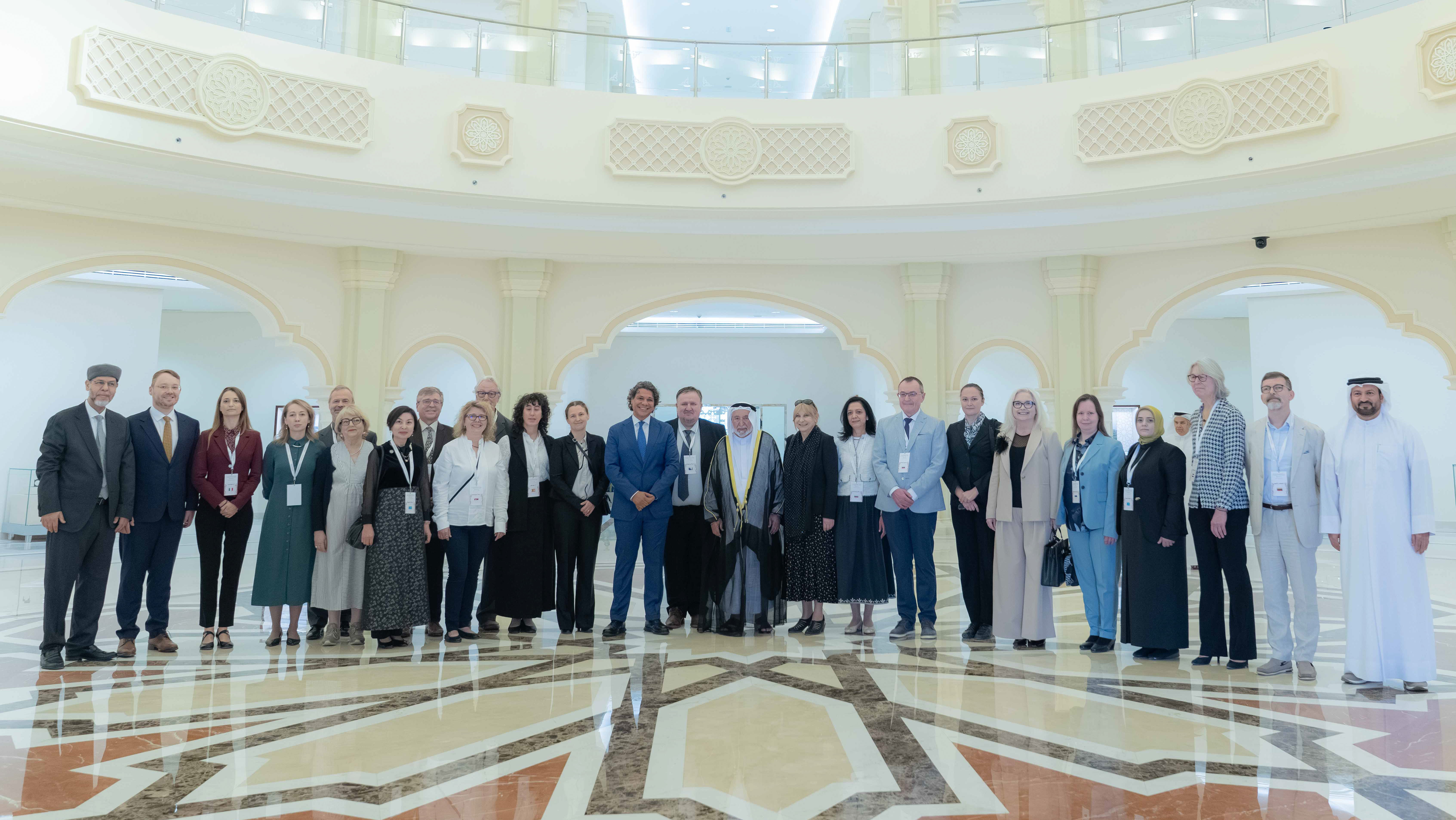 سلطان القاسمي يشهد ختام مؤتمر الشارقة للدراسات العربية في أوروبا 