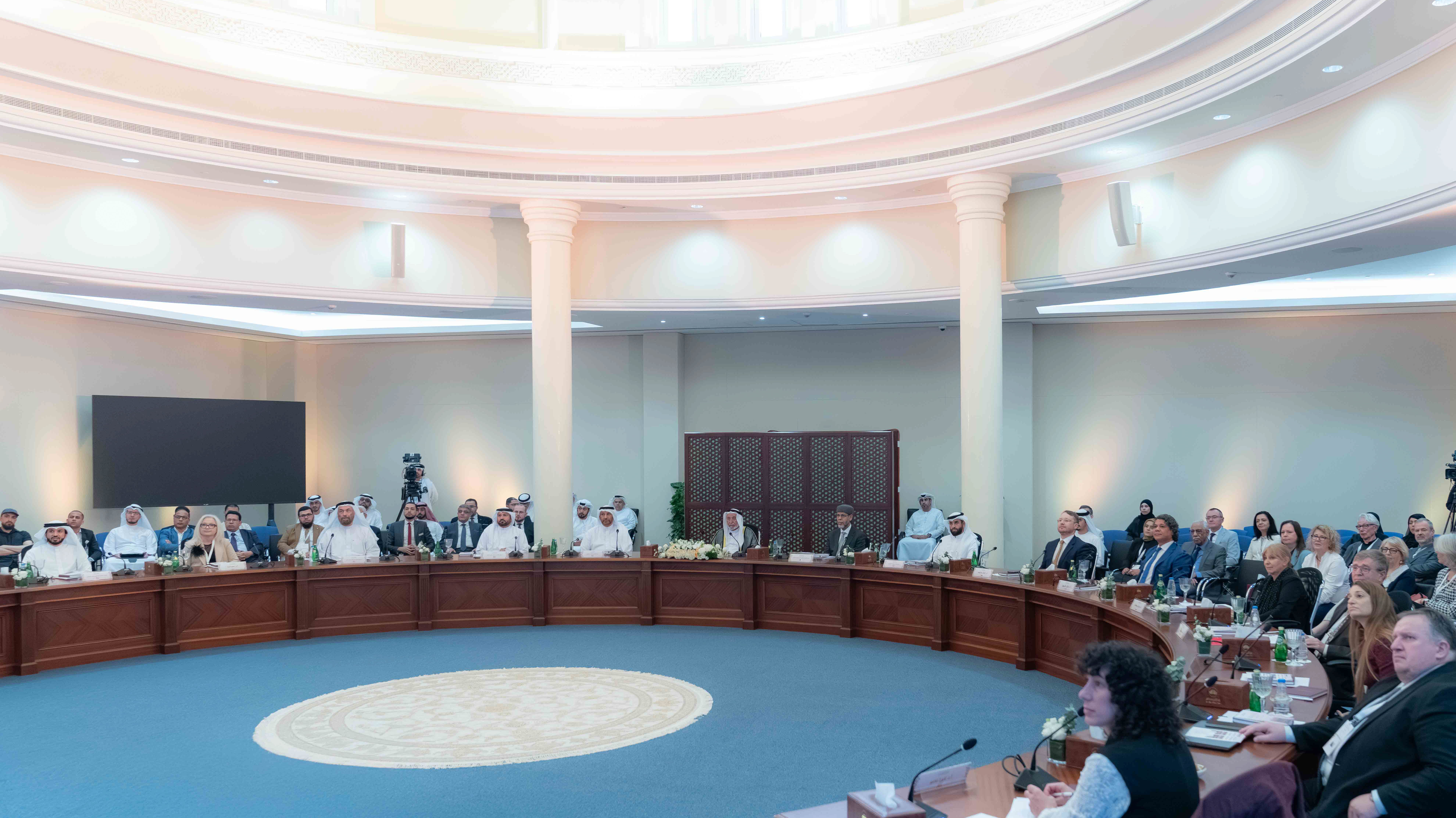 سلطان القاسمي يشهد ختام مؤتمر الشارقة للدراسات العربية في أوروبا