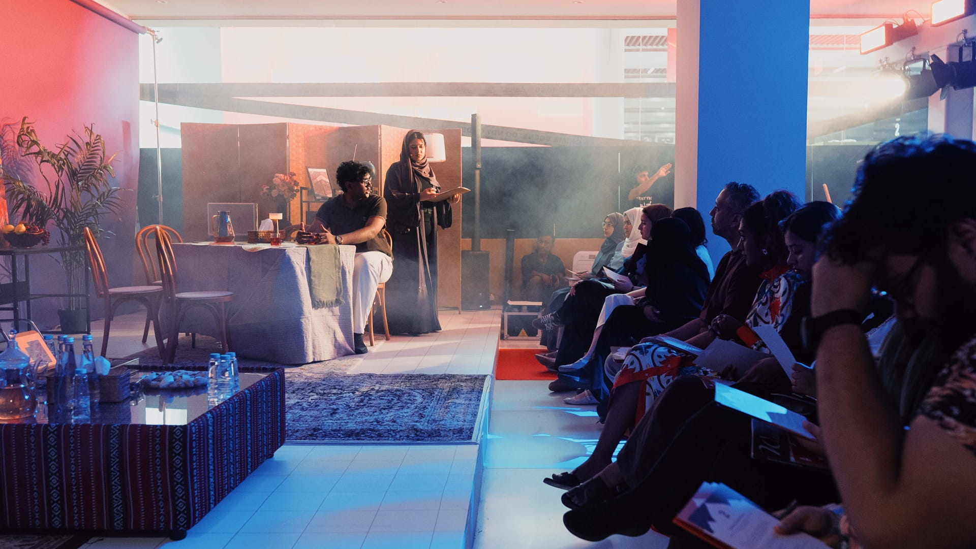 "جريمة في المجلس".. مسرحية محلية تُشرك الجمهور في فكّ اللغز بالشارقة 