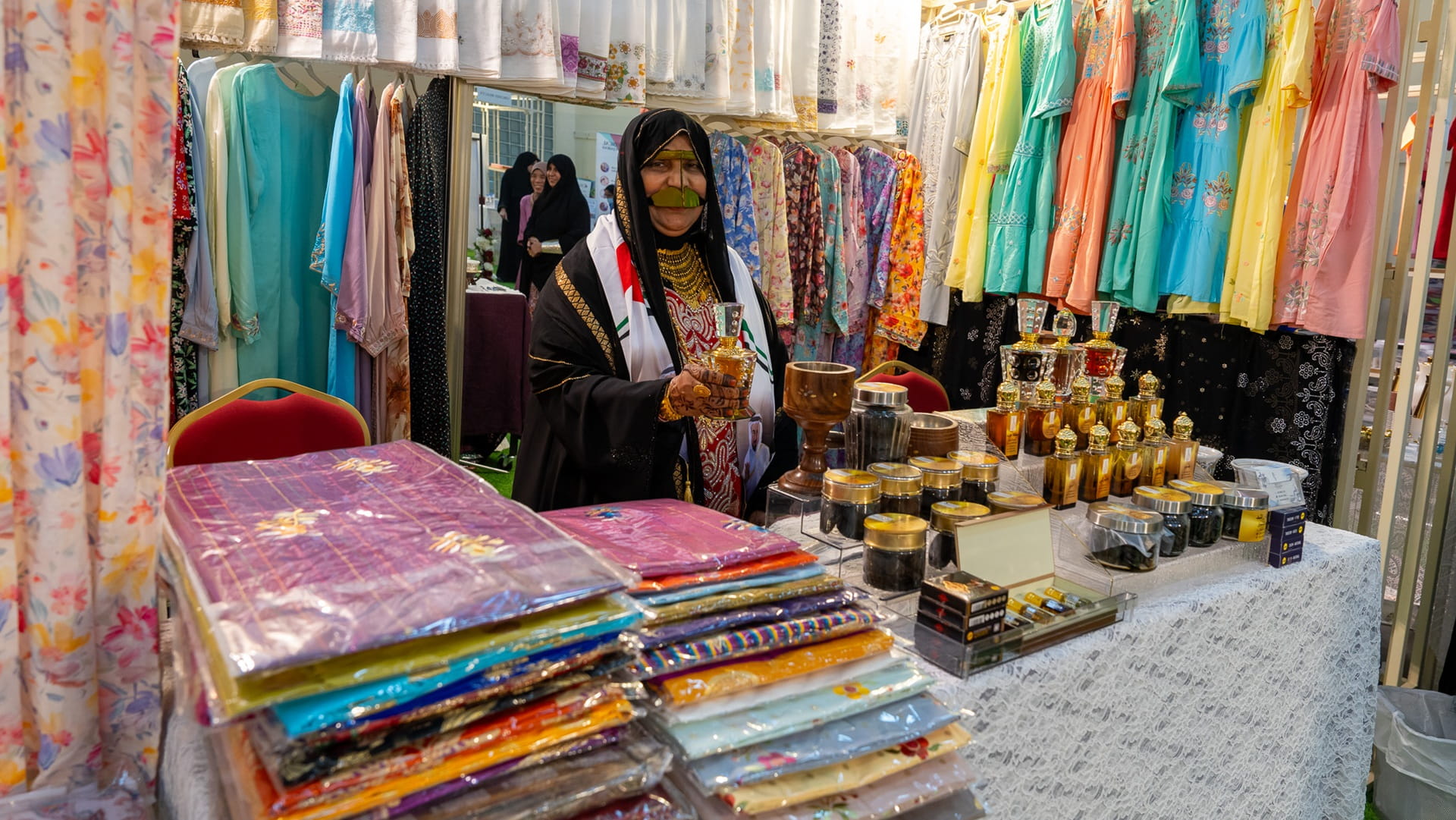 بمشاركة واسعة.. "نادي سيدات كلباء" ينظم معرض "لمة" 