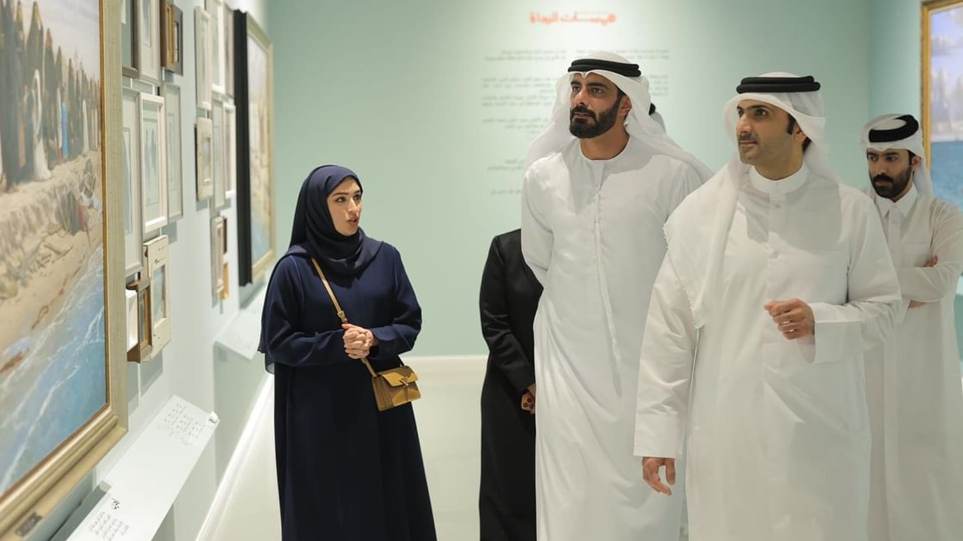 وزير الثقافة يزور "فريج الفن والتصميم" في قطر 