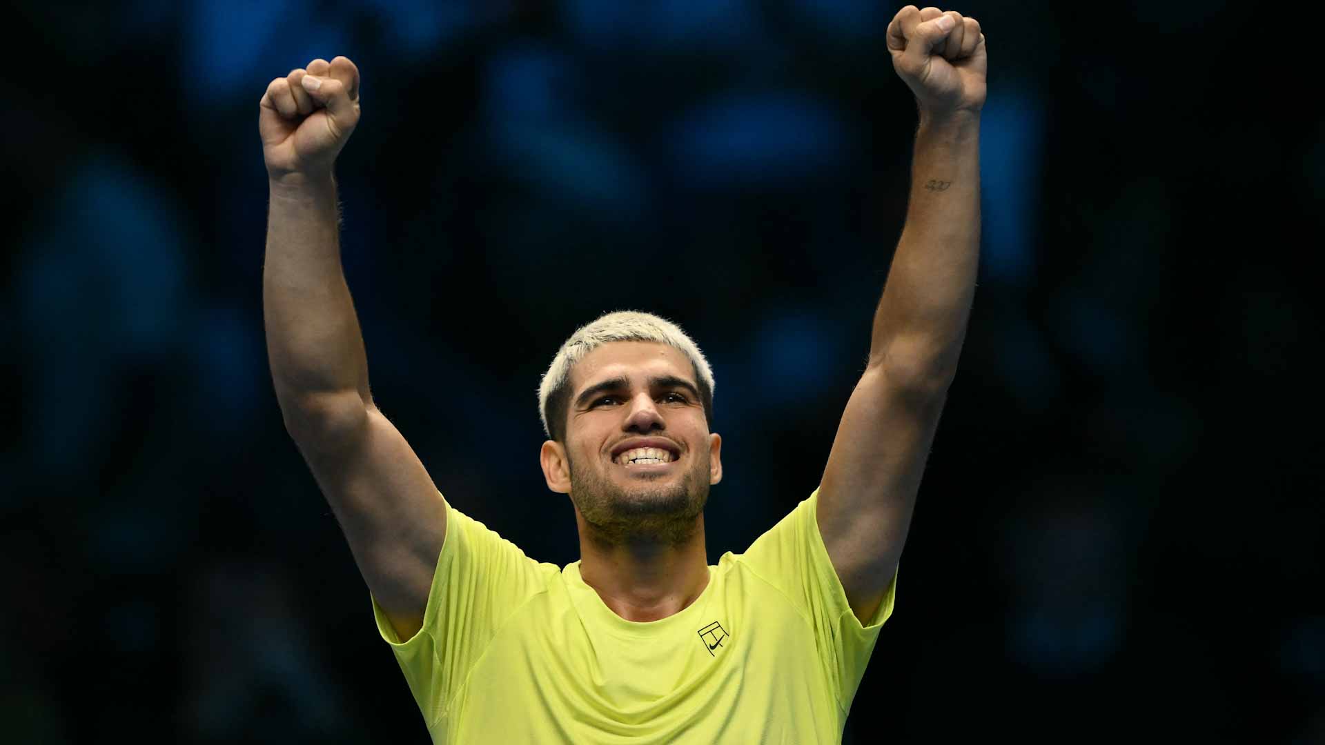 الإسباني ألكاراز يتغلب على الأميركي فريتز في البطولة الختامية 