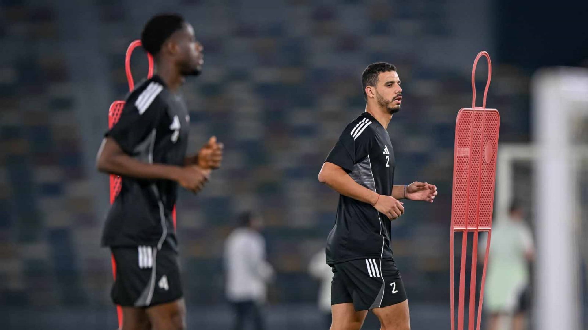 منتخب الإمارات يلتقي نظيره العراقي غداً في استاد محمد بن زايد 