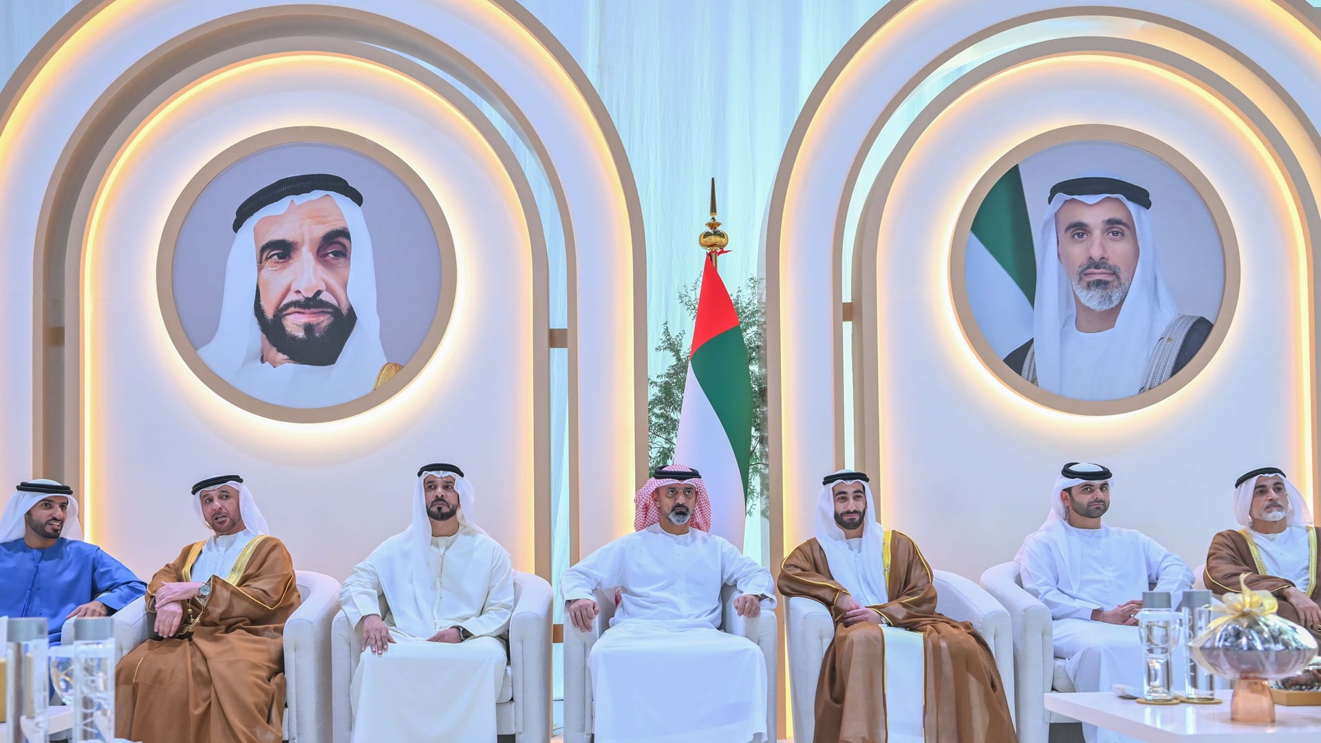 ولي عهد عجمان يحضر أفراح آل حامد والمهيري بأبوظبي 