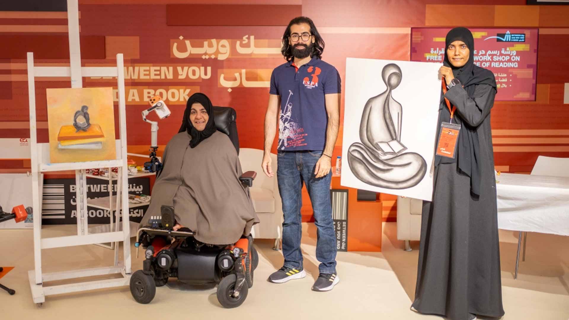 معرض الشارقة للكتاب يعزز الشمول الثقافي بورشة رسم حر للمواهب 