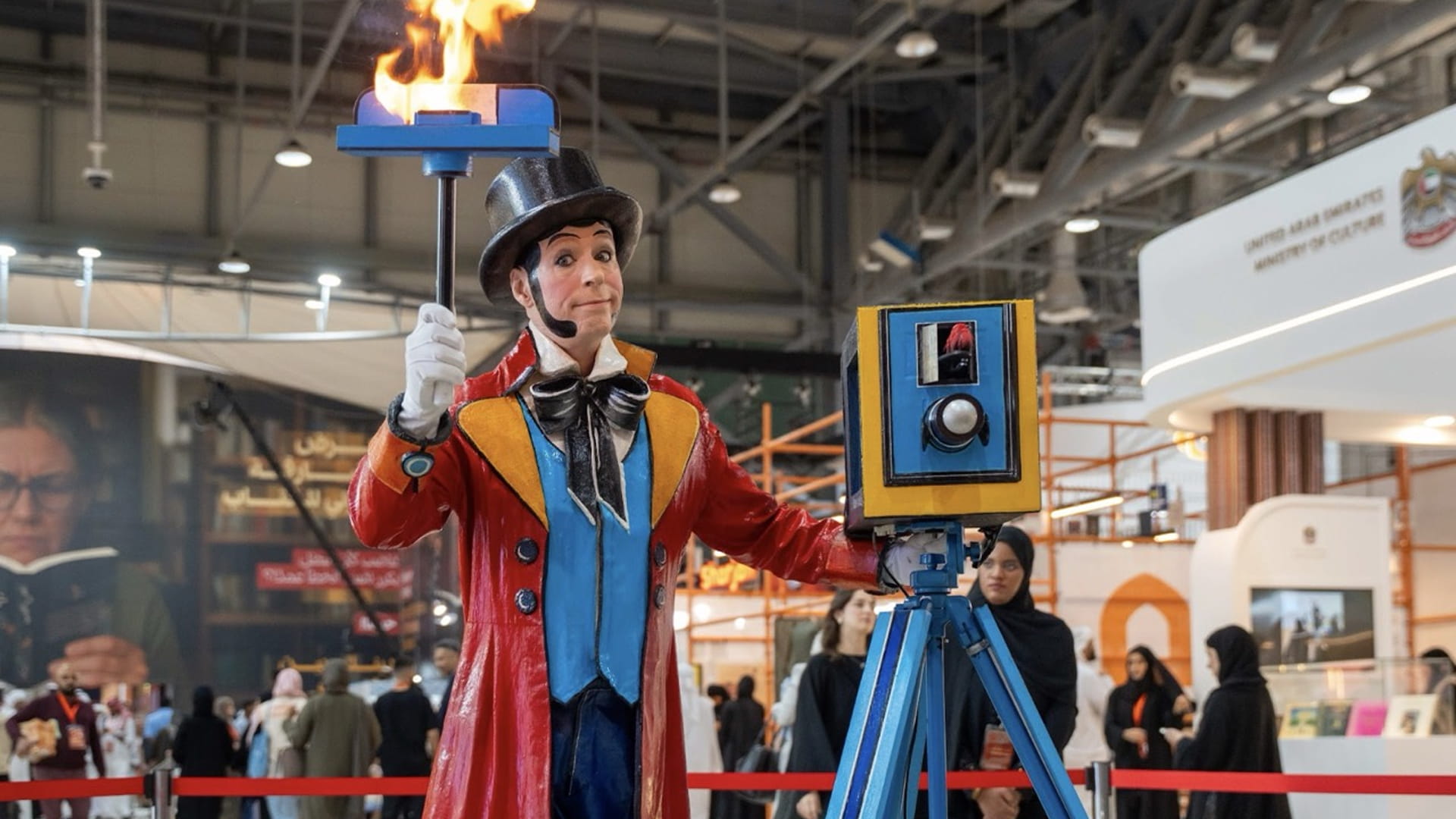 Image for the title: Living statue mesmerises crowds at SIBF 2025 