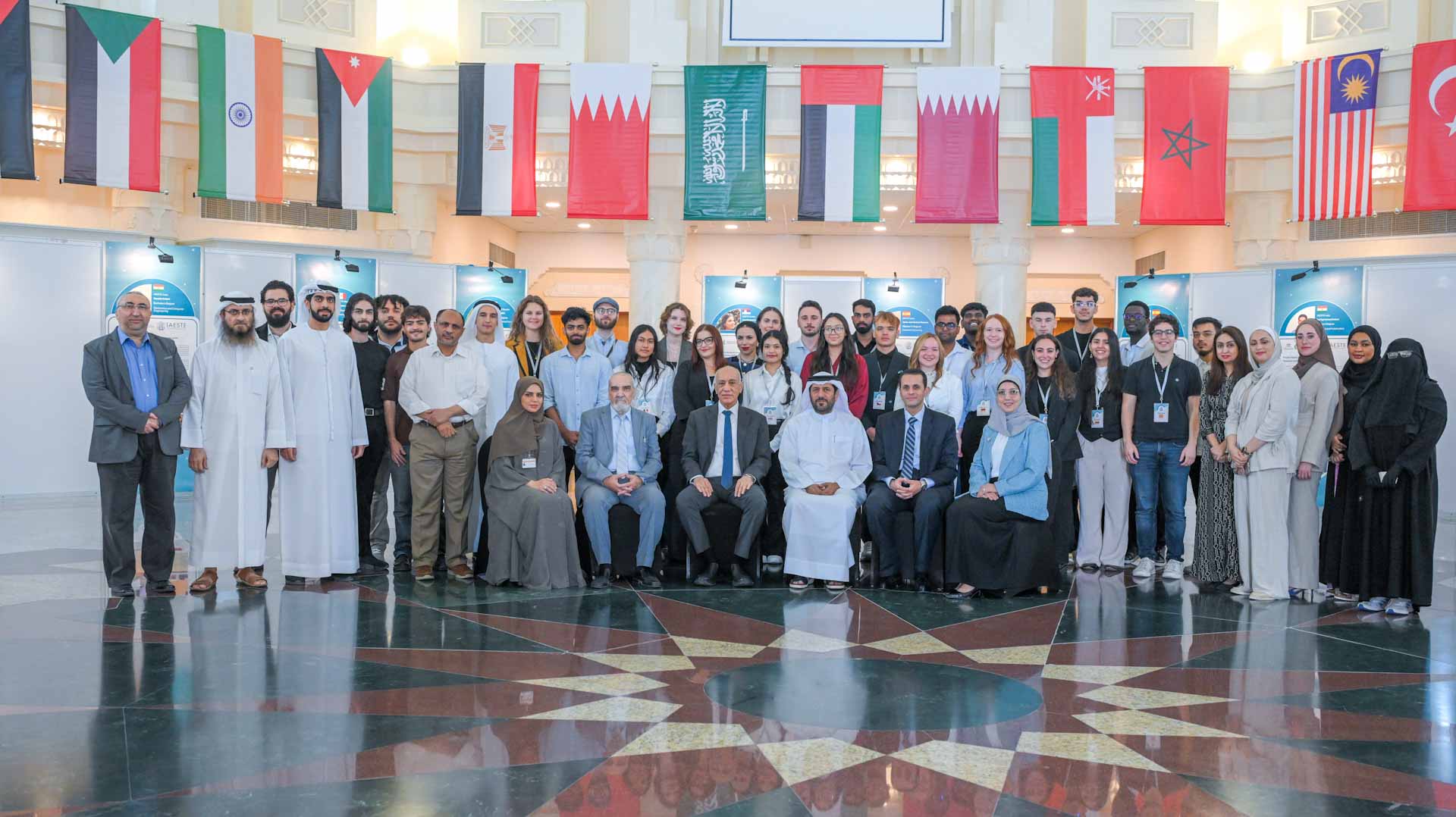 جامعة الشارقة تنظم المعرض السنوي للتدريب الدولي "إياستا 2025" 