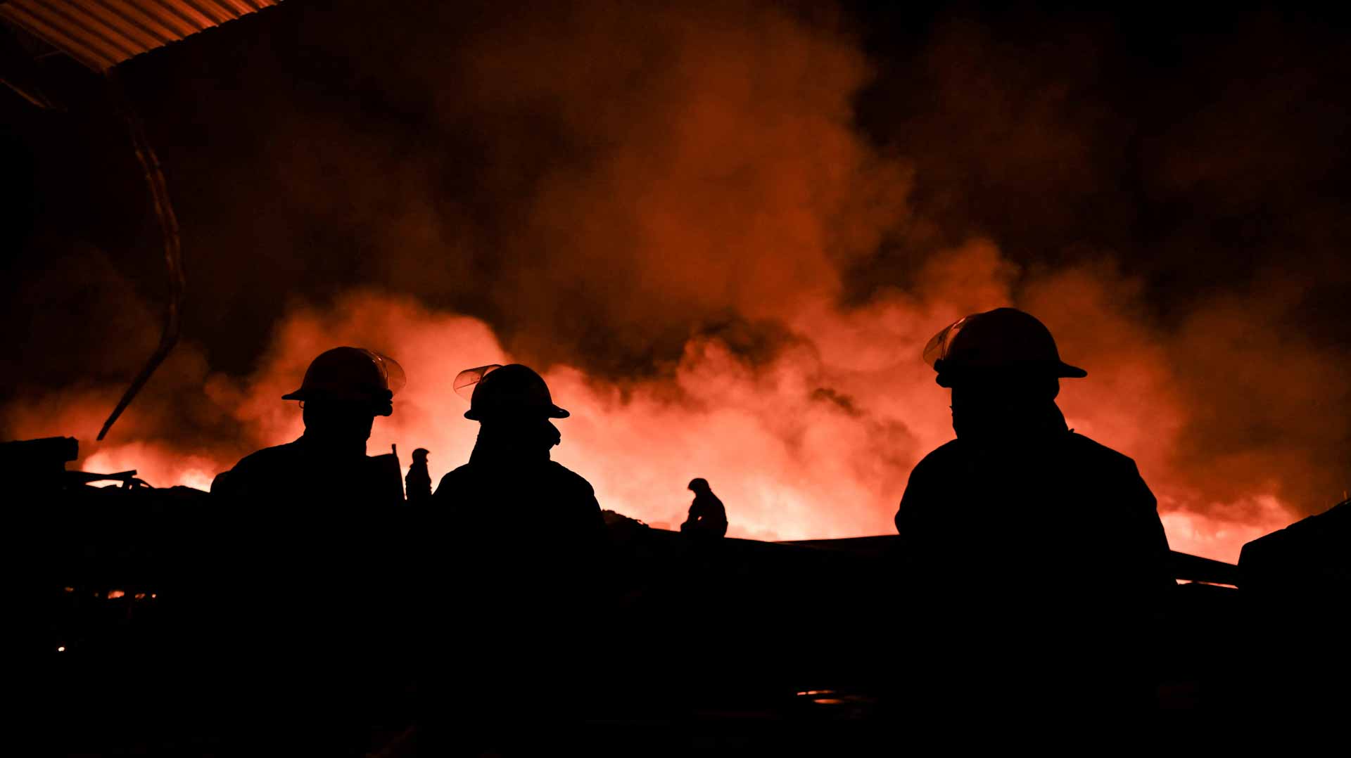  انفجار مصنع أسمدة بالأرجنتين يصيب 20 شخصاً ويتسبب في حريق هائل 