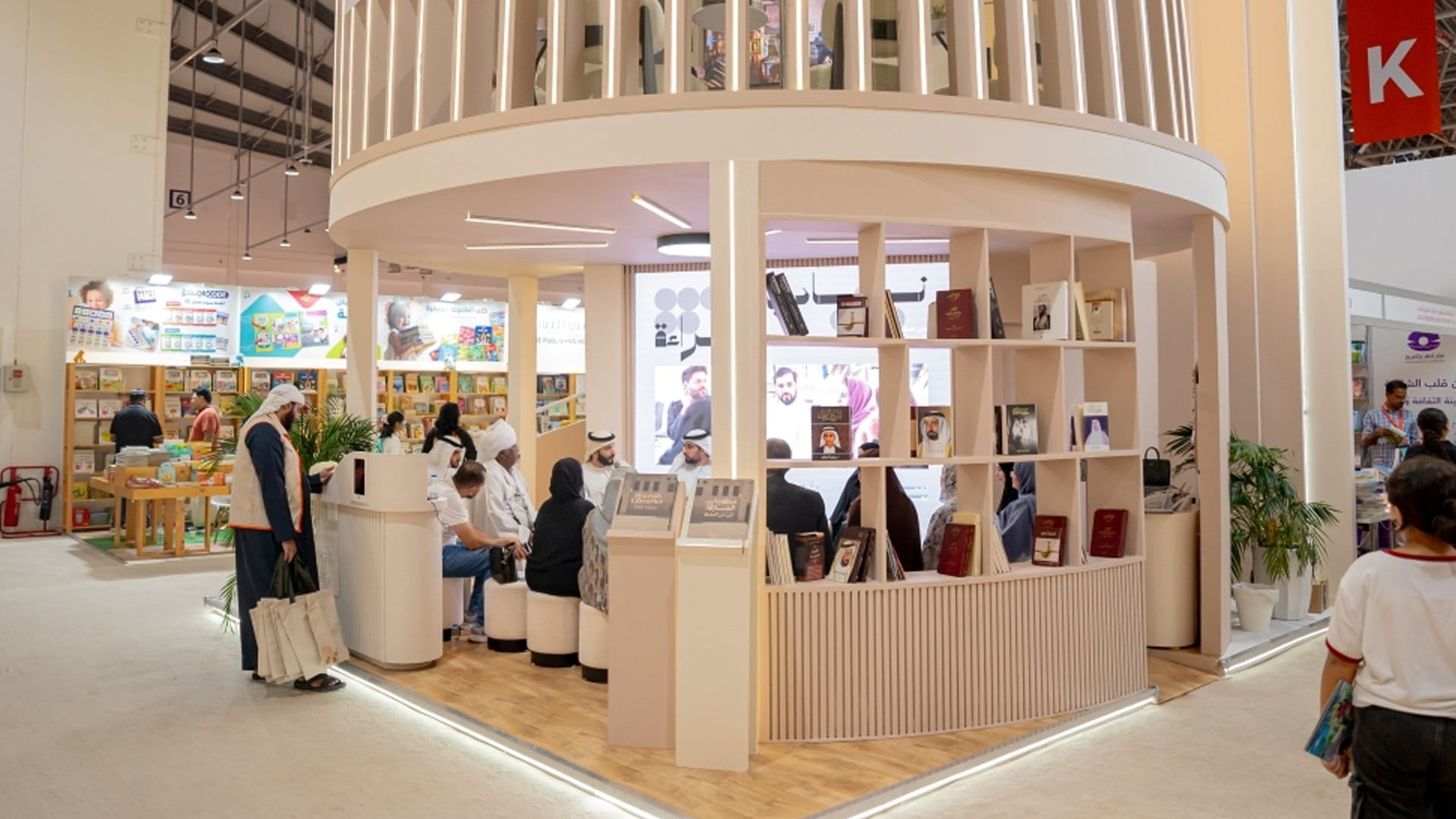 "مكتبات الشارقة" تستضيف جلسة "نادي كلمة للقراءة"  