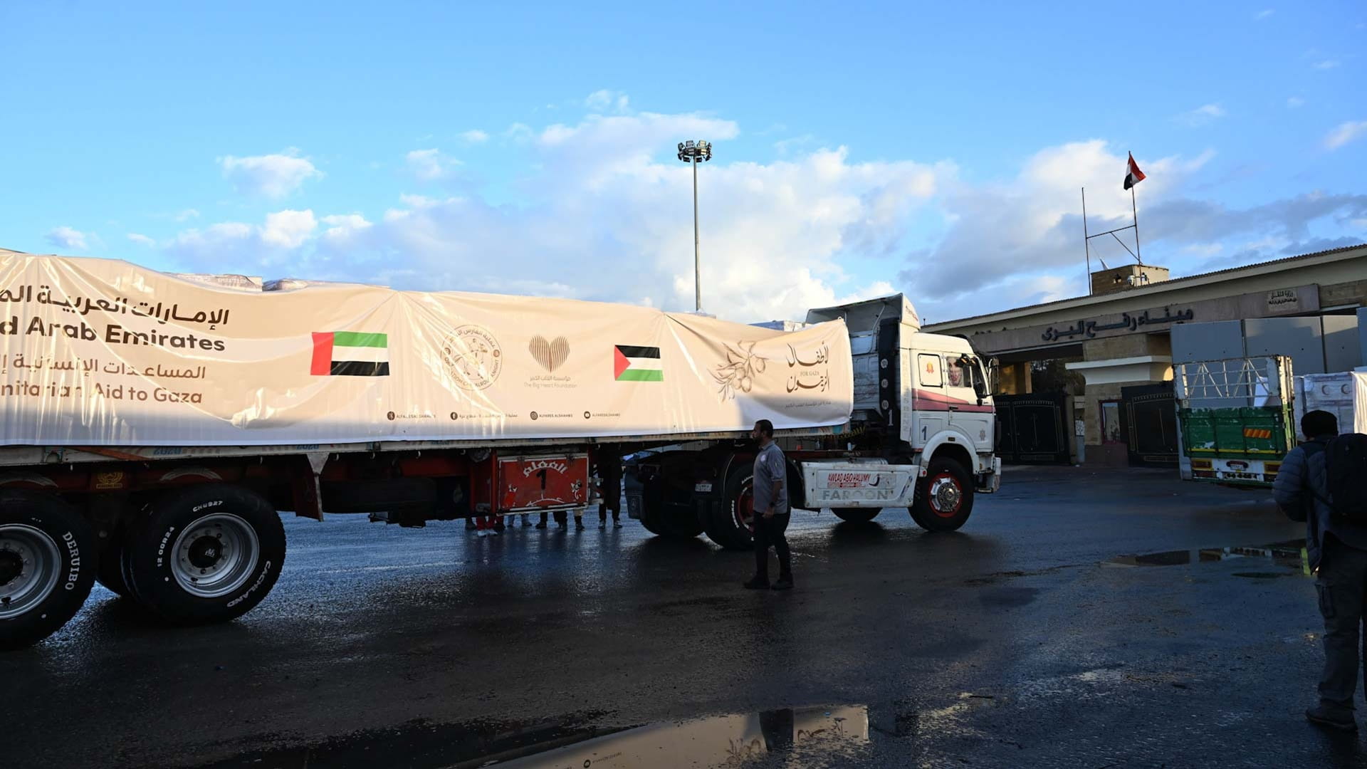 244th Emirati aid convoy enters Gaza Strip 