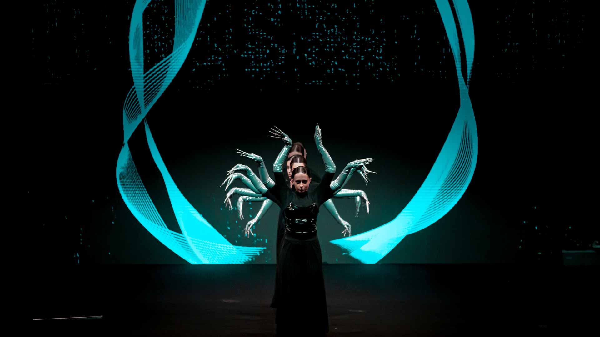 أبطال "إيطاليا غوت تالنت" يضيئون خشبة "الشارقة الدولي للكتاب" 