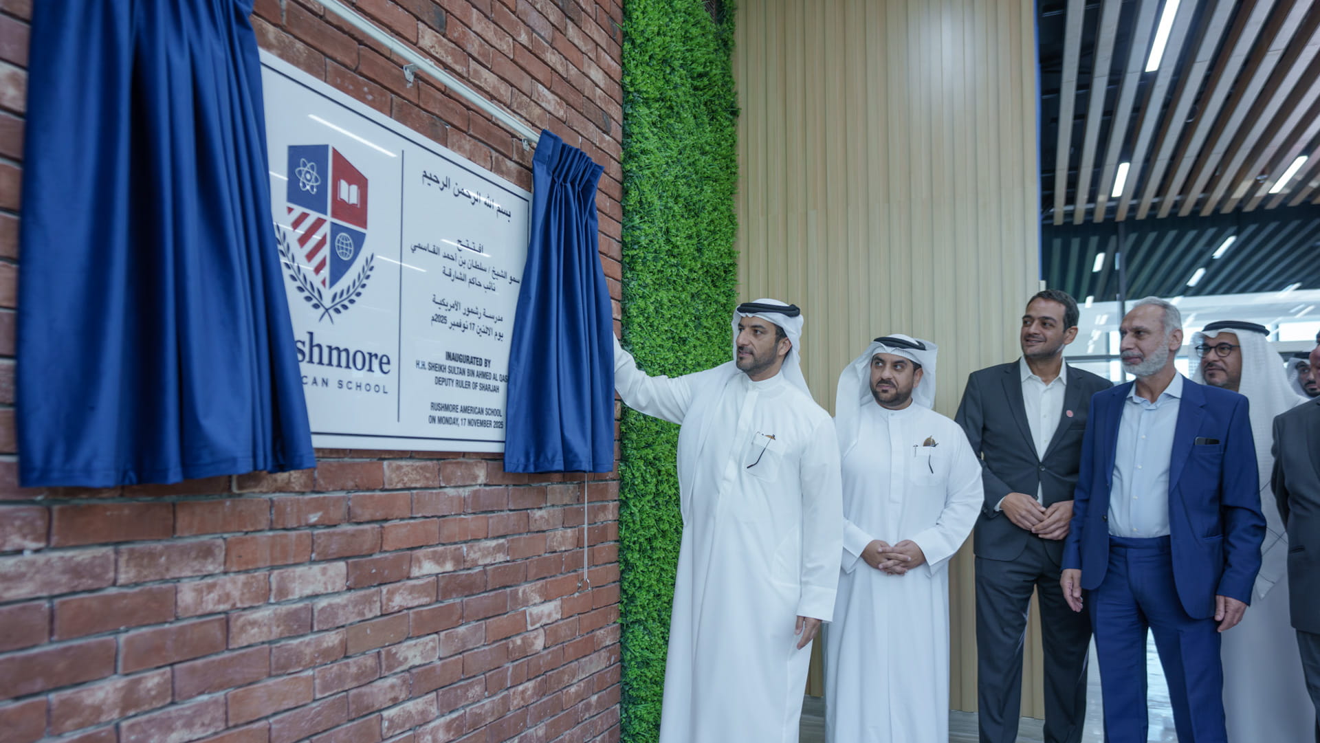 سلطان بن أحمد القاسمي يفتتح مدرسة رشمور الأميركية في ضاحية السيوح 