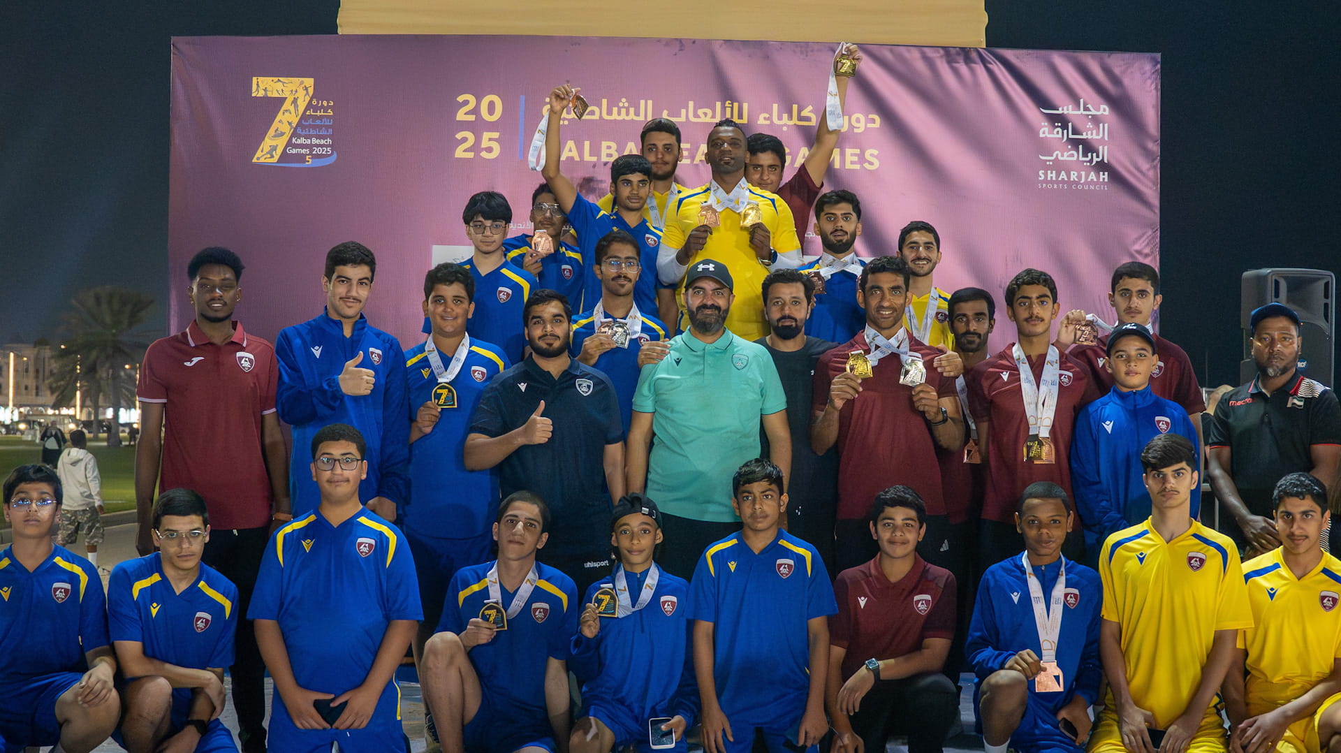 16 ميدالية ملونة لتجديف الحمرية في بطولة الإمارات للتجديف الداخلي 