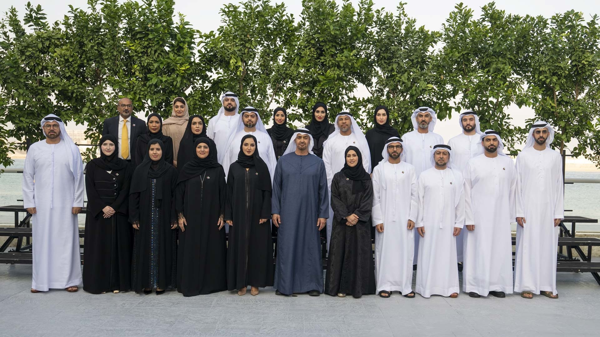 رئيس الدولة يستقبل منتسبي "برنامج قيادات حكومة الإمارات 2025" 