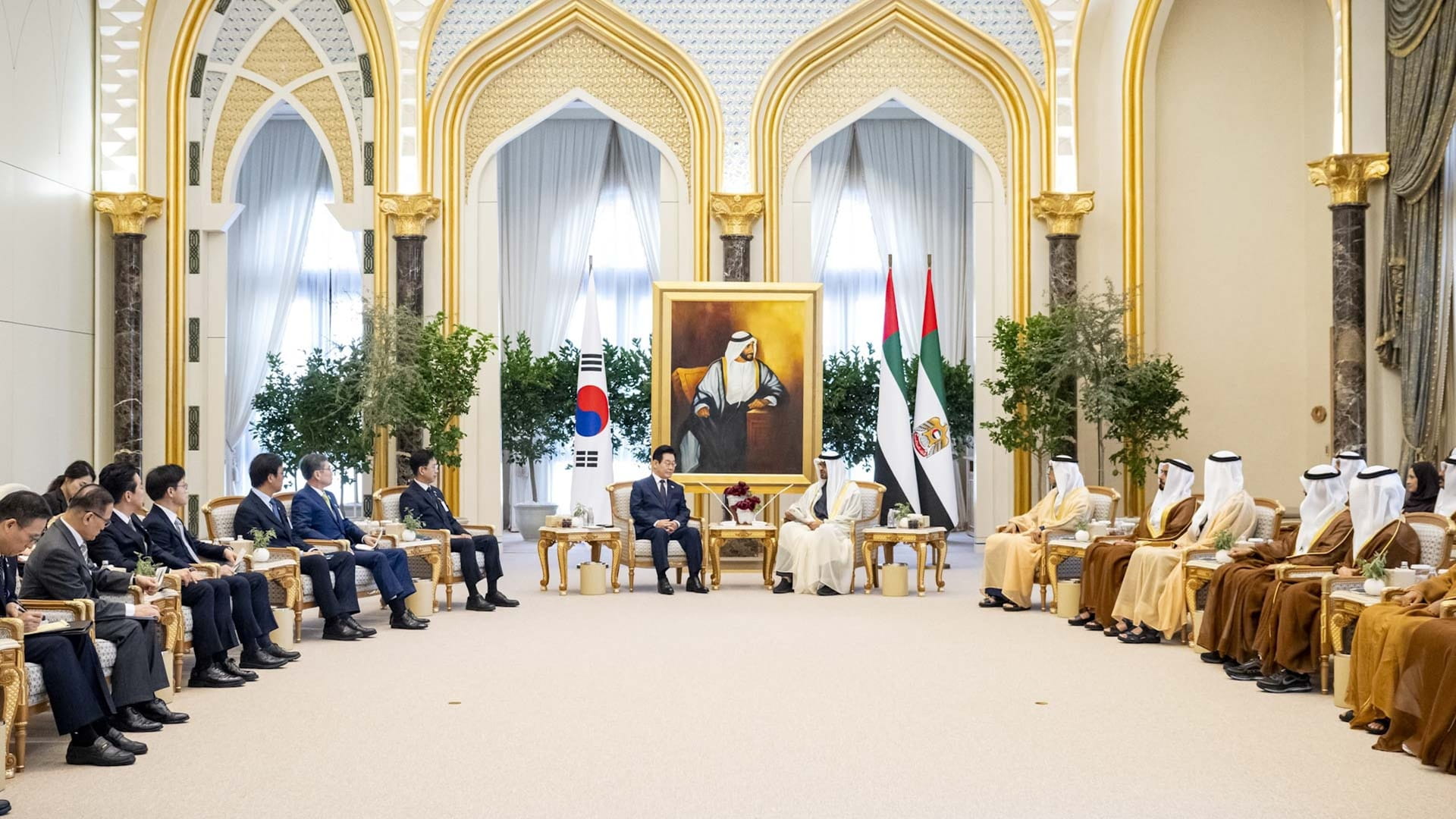 UAE and Korea discuss strengthening strategic ties