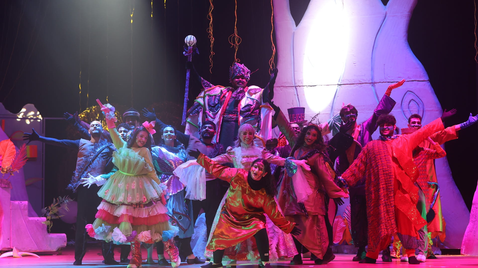 Committee for Emirates Children's Theatre Festival begins its work 