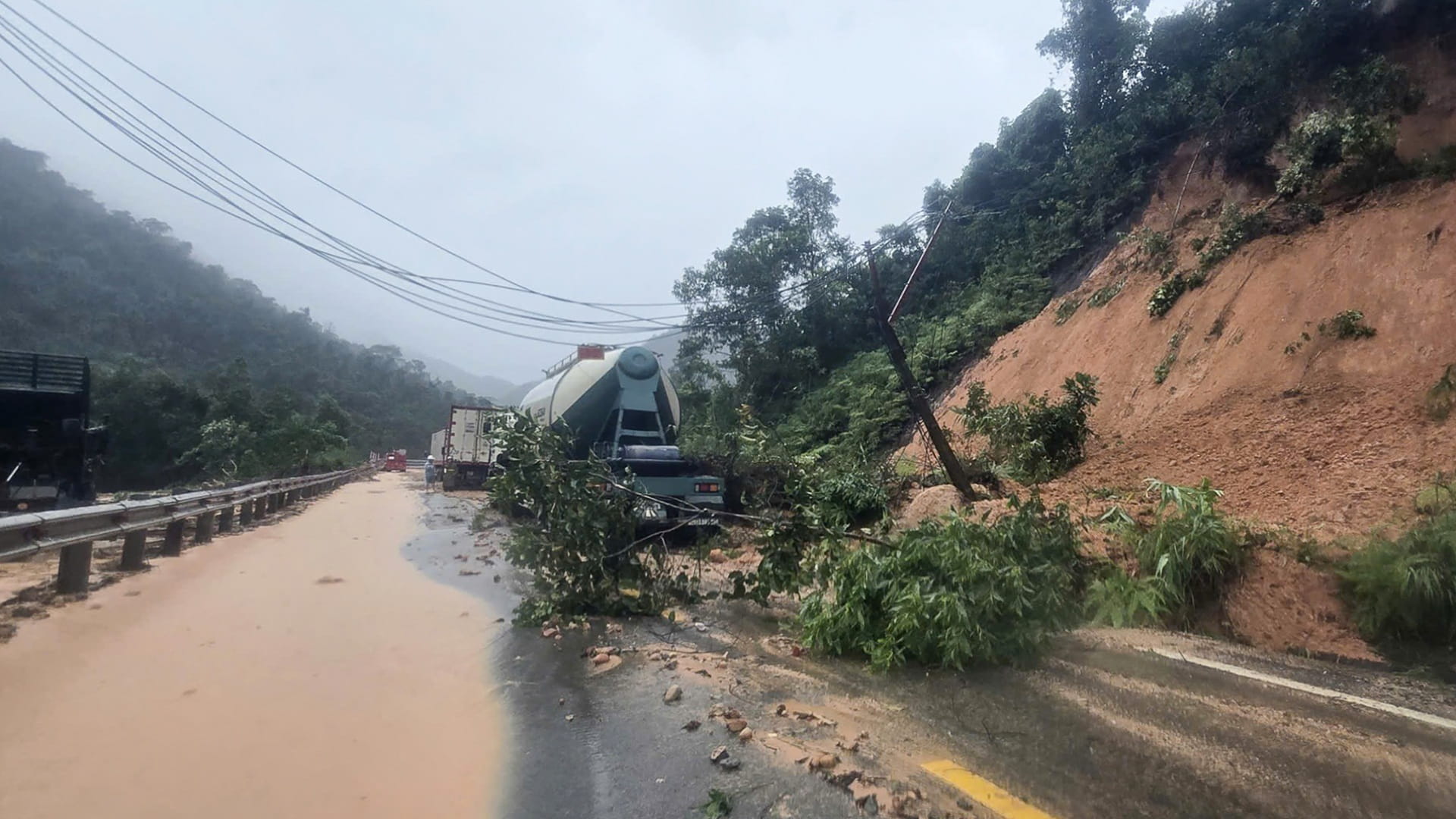 Floods hit Vietnam again, killing at least 8
