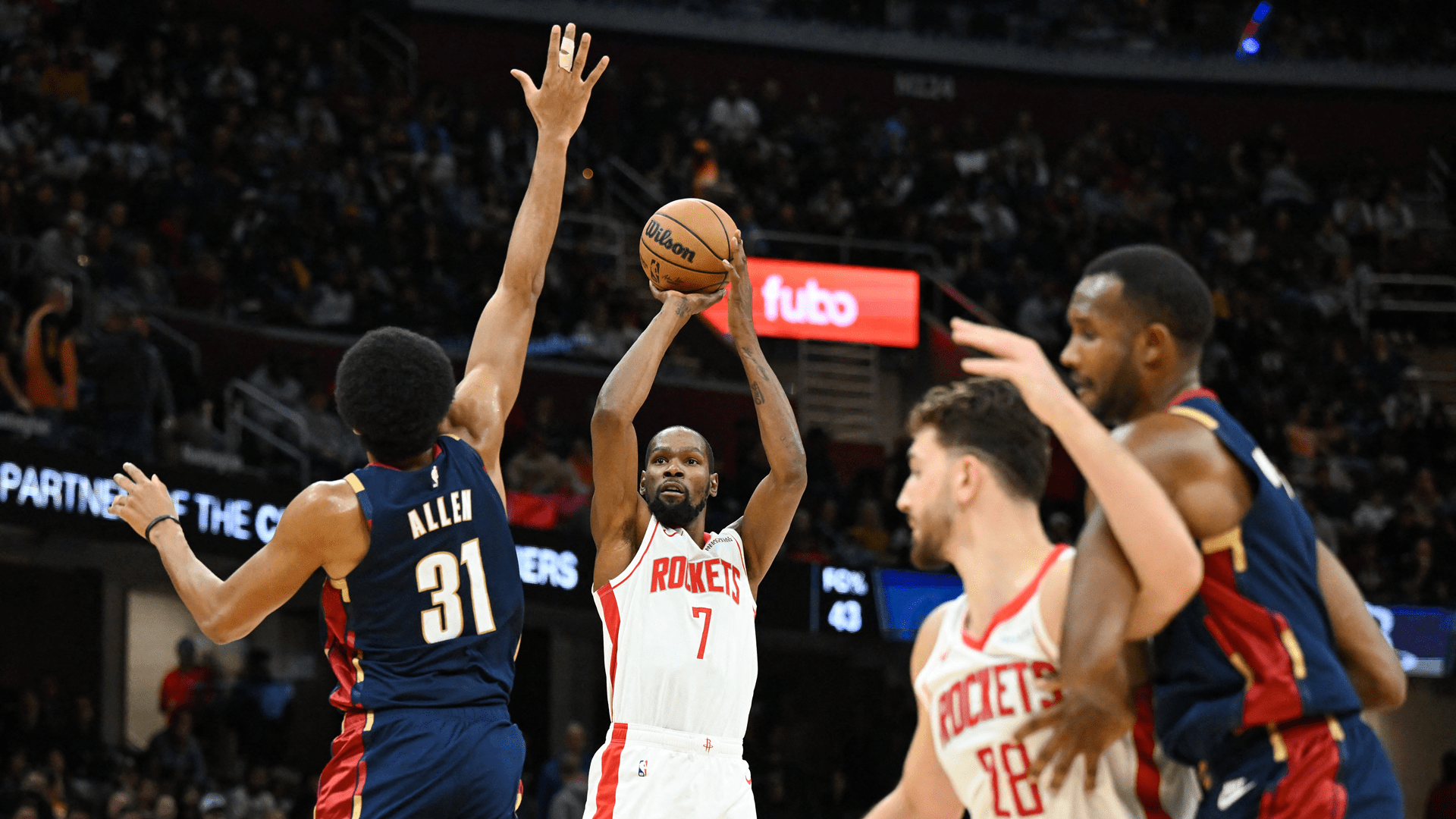 صورة بعنوان: هيوستن يتخطى كليفلاند في دوري السلة الأميركي 