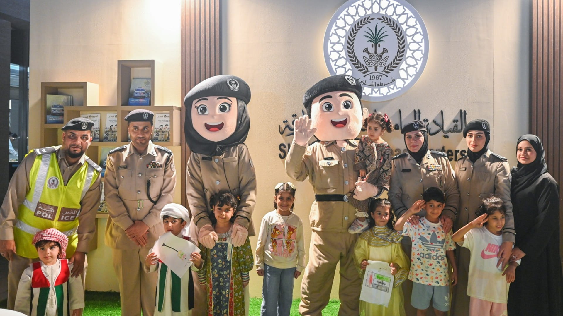 شرطة الشارقة تحتفي بـ "يوم الطفل العالمي" 