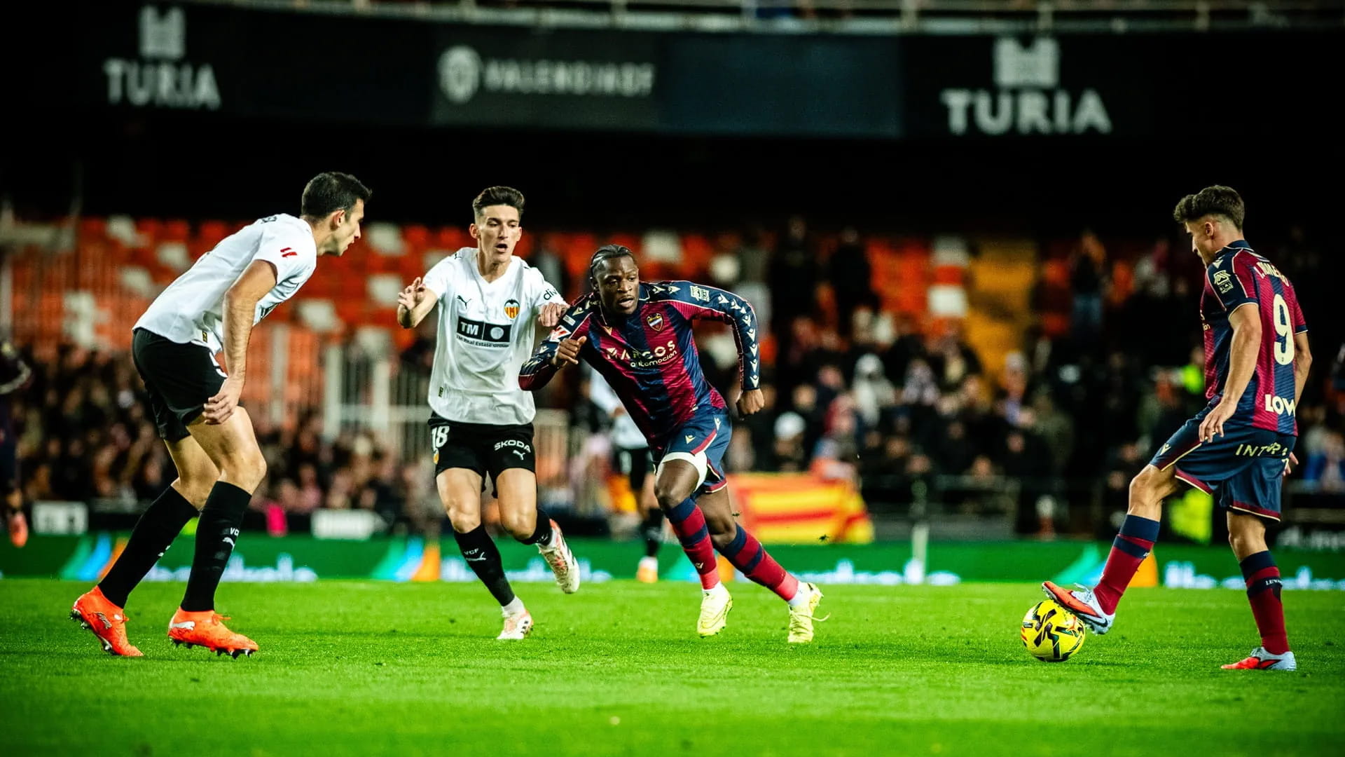  Valencia returns to winning ways in La Liga 