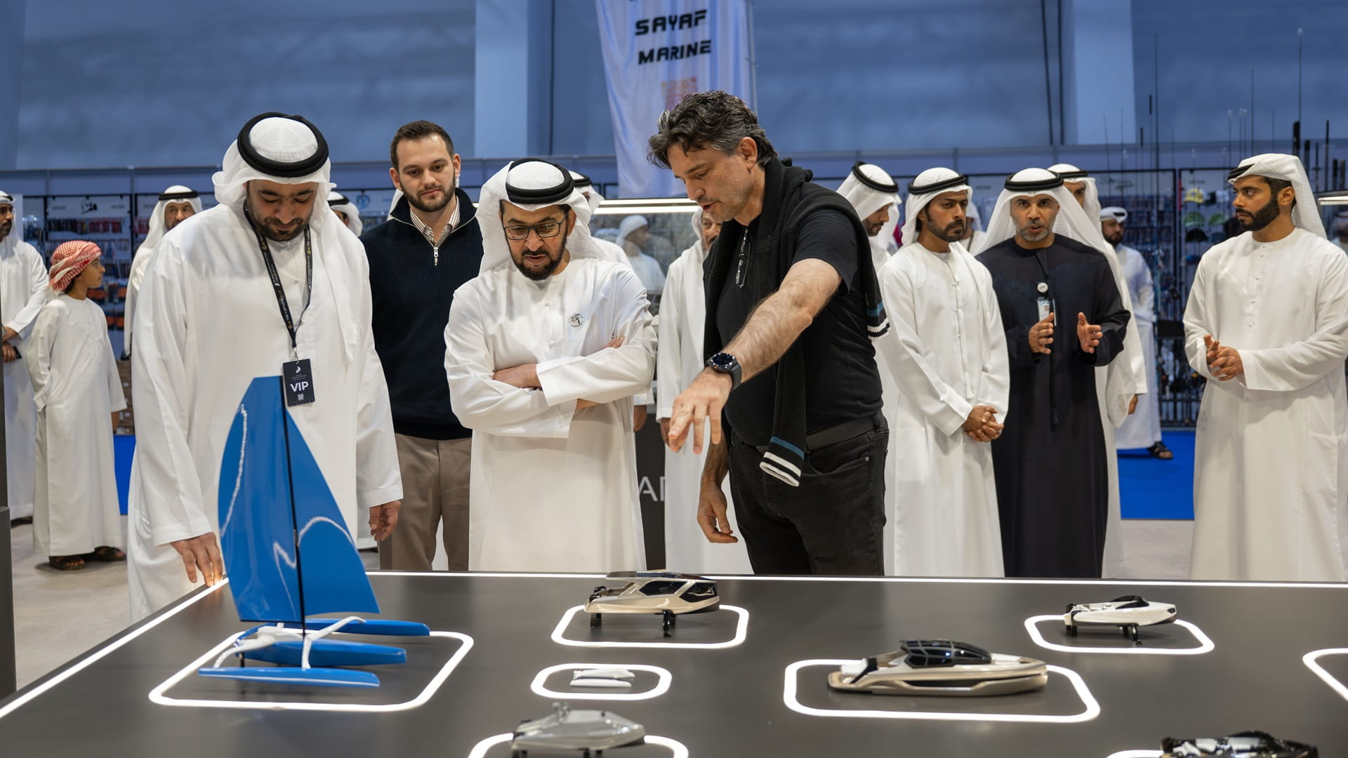 صورة بعنوان: حمدان بن زايد يتفقد معرض أبوظبي الدولي للقوارب في دورته الـ 7 